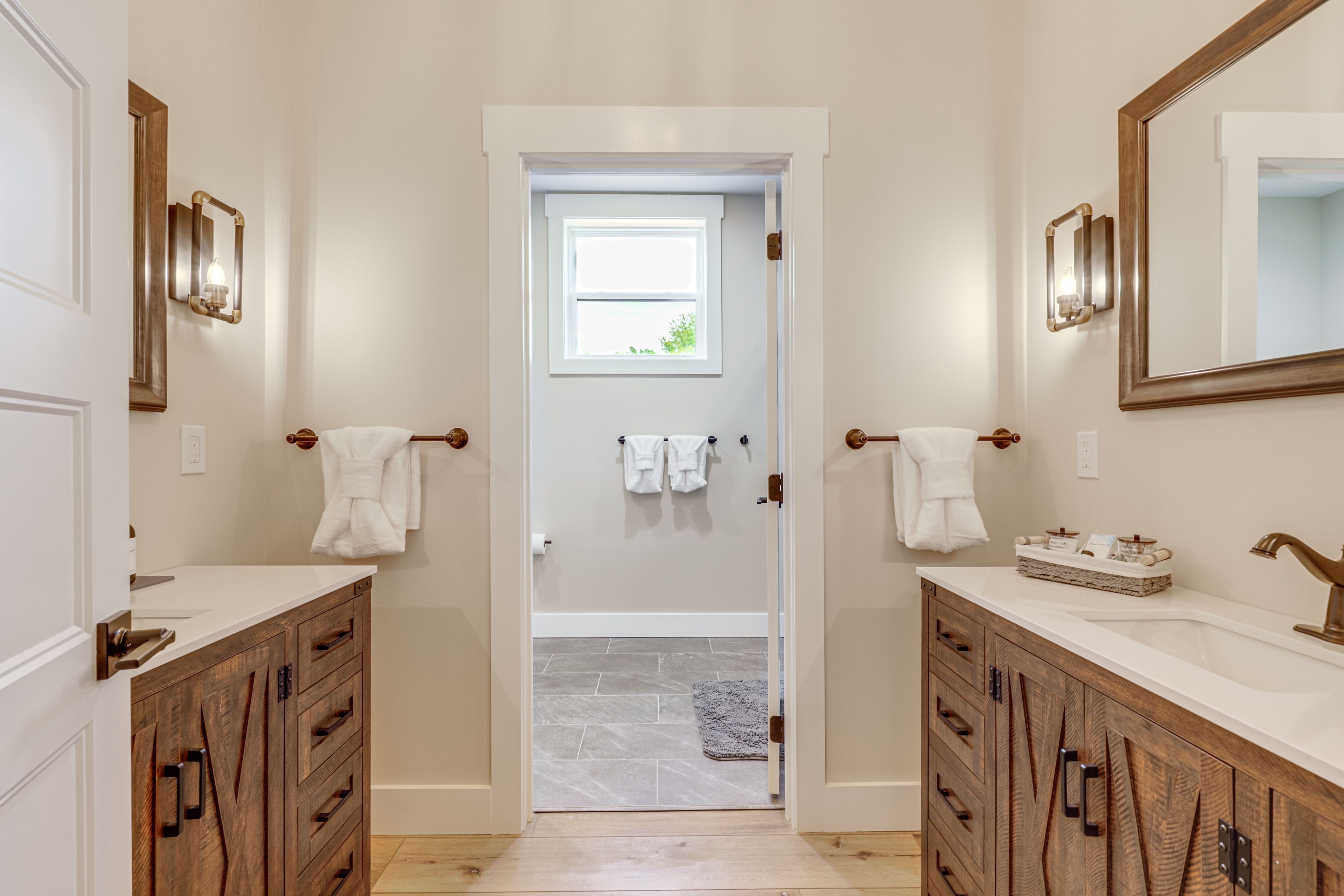 Full Bath | 1st Floor
