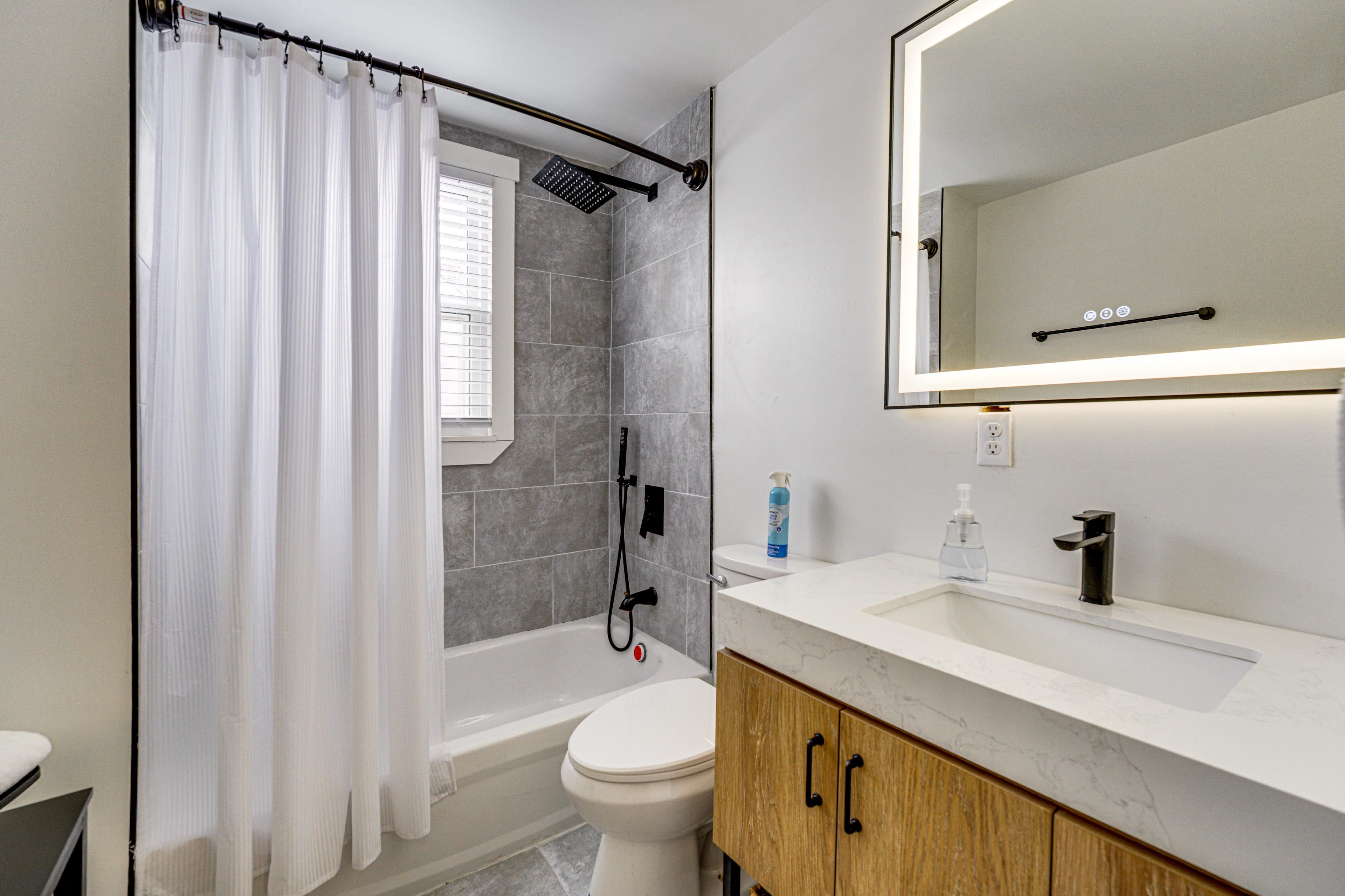 Full Bathroom | 2nd Floor