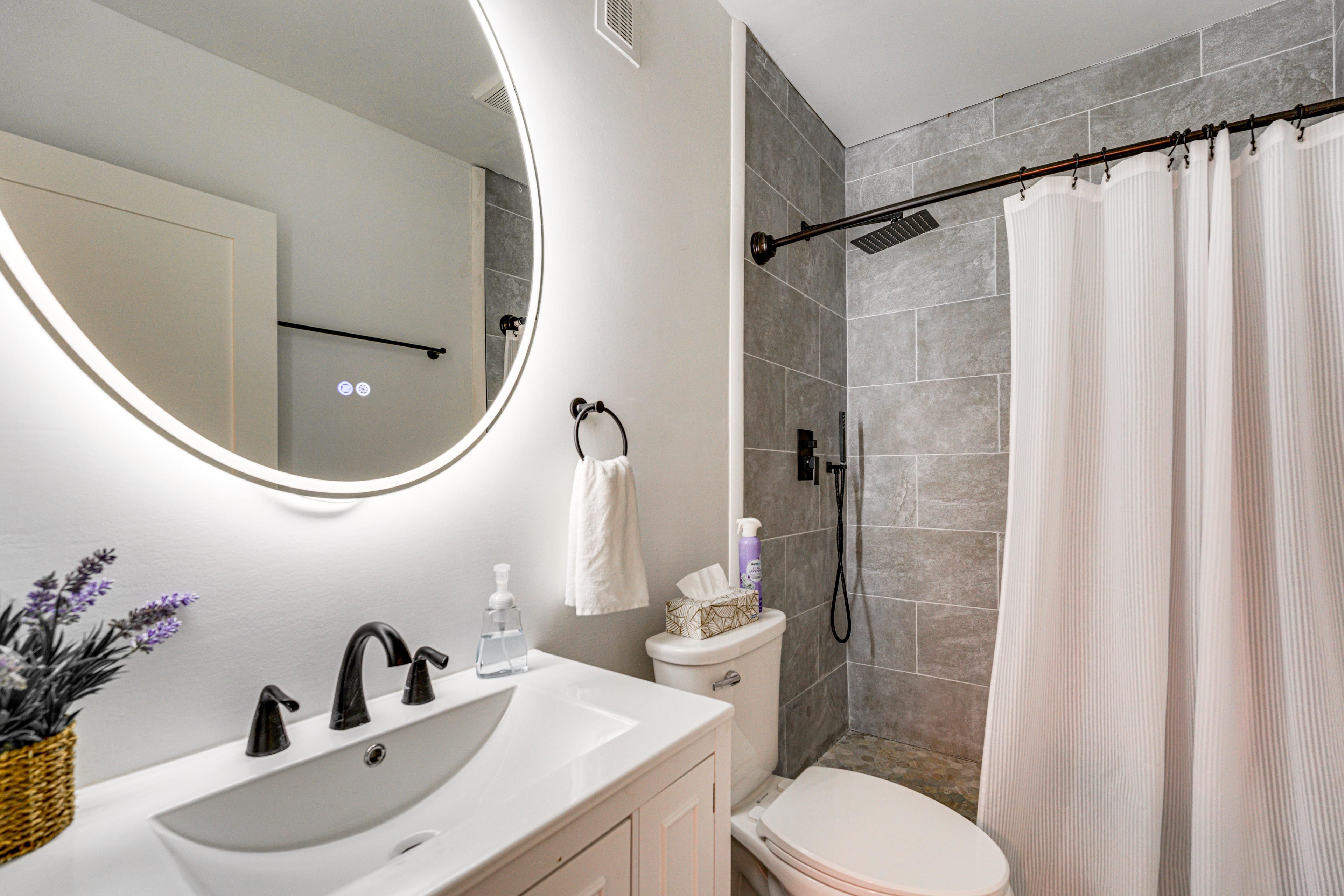 Full Bathroom | 2nd Floor