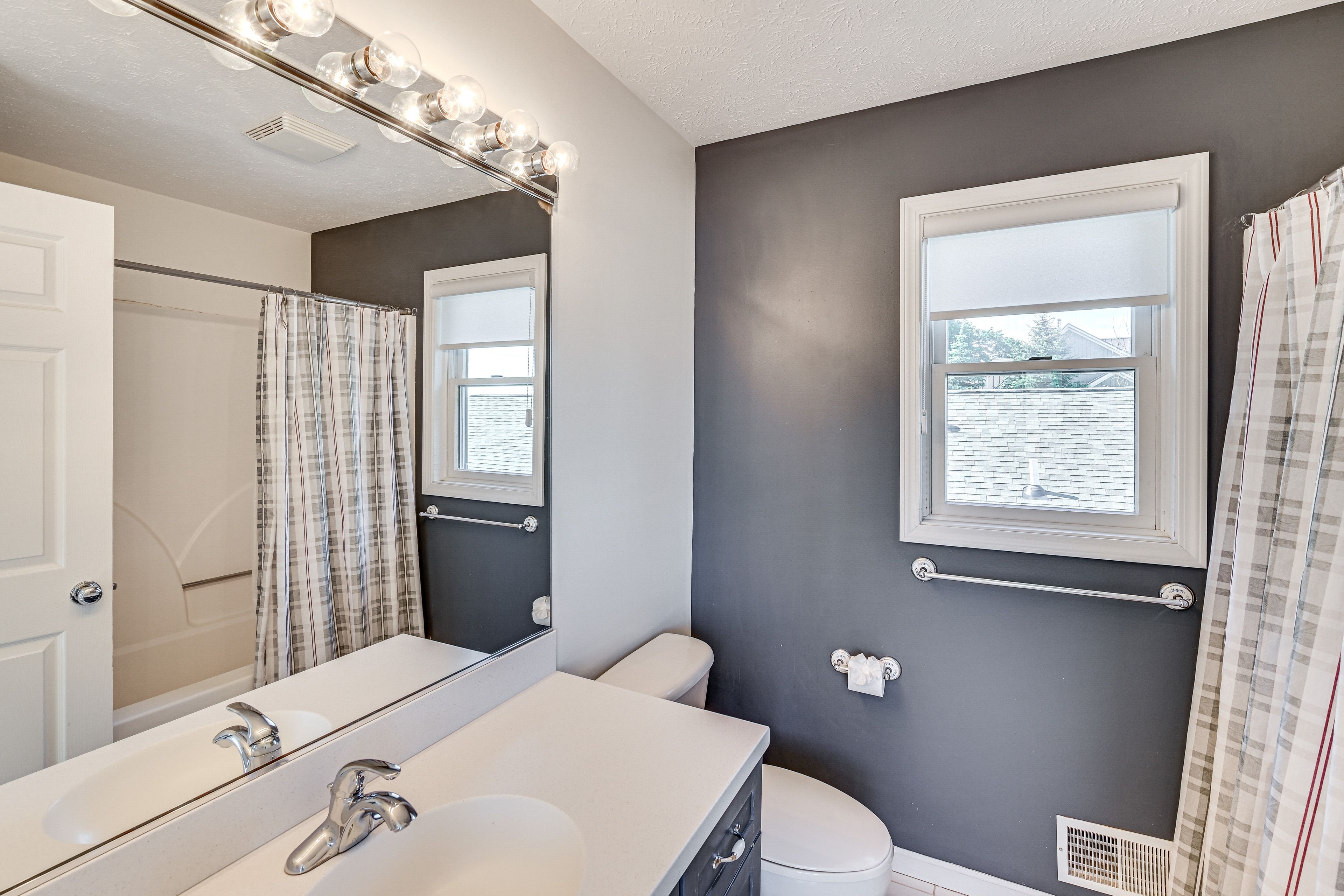 Full Bathroom | 2nd Floor