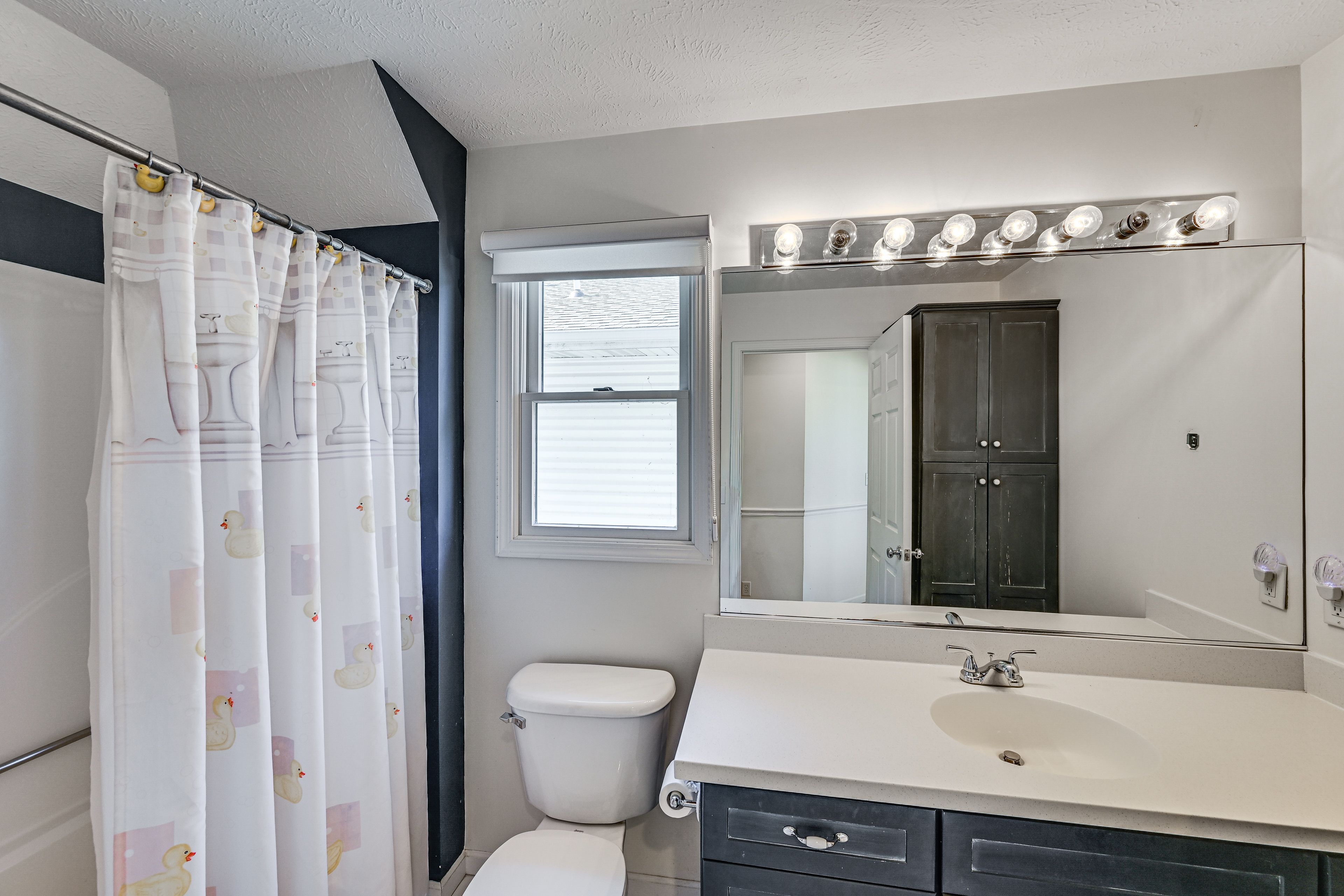 Full Bathroom | 2nd Floor