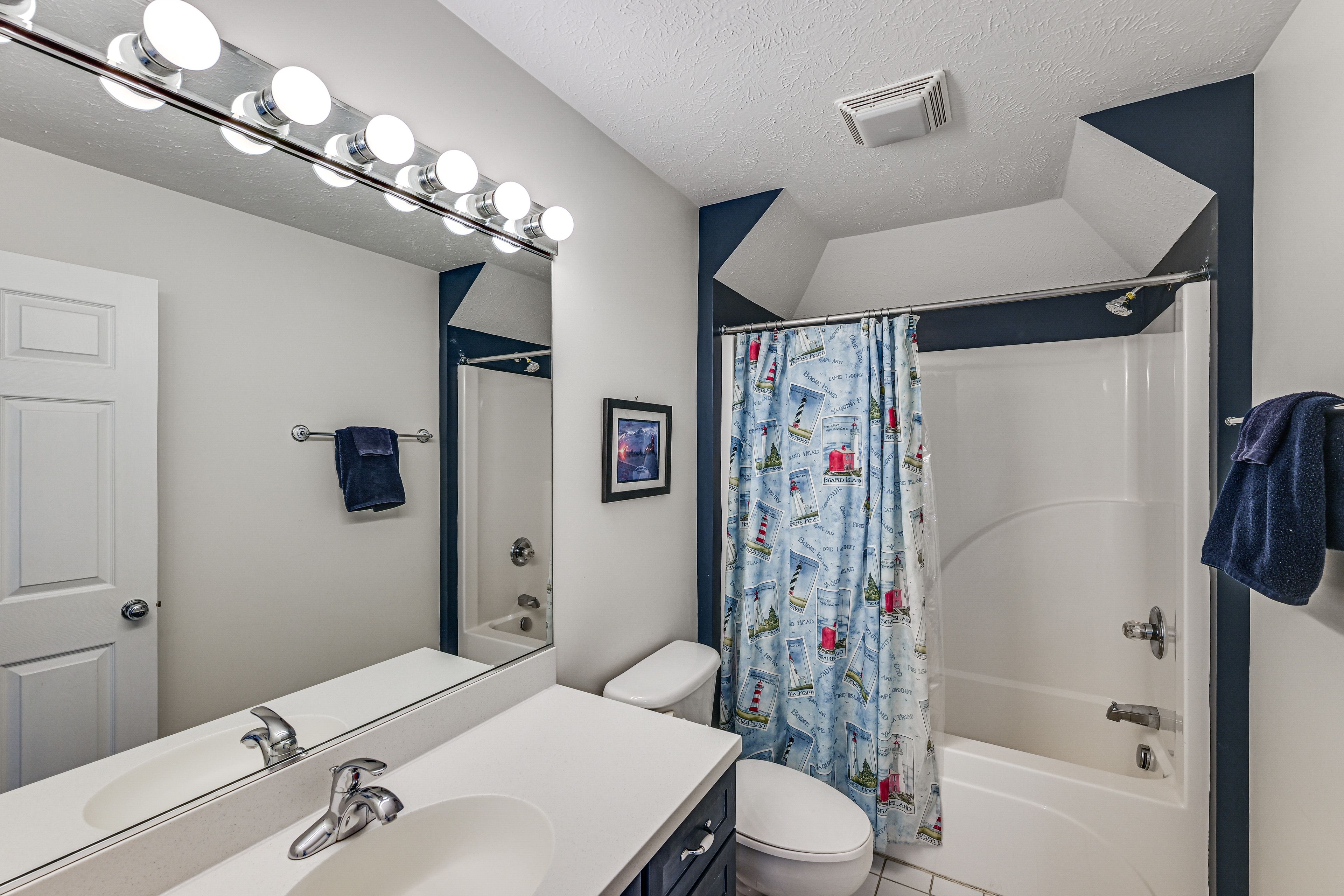 Full Bathroom | 2nd Floor