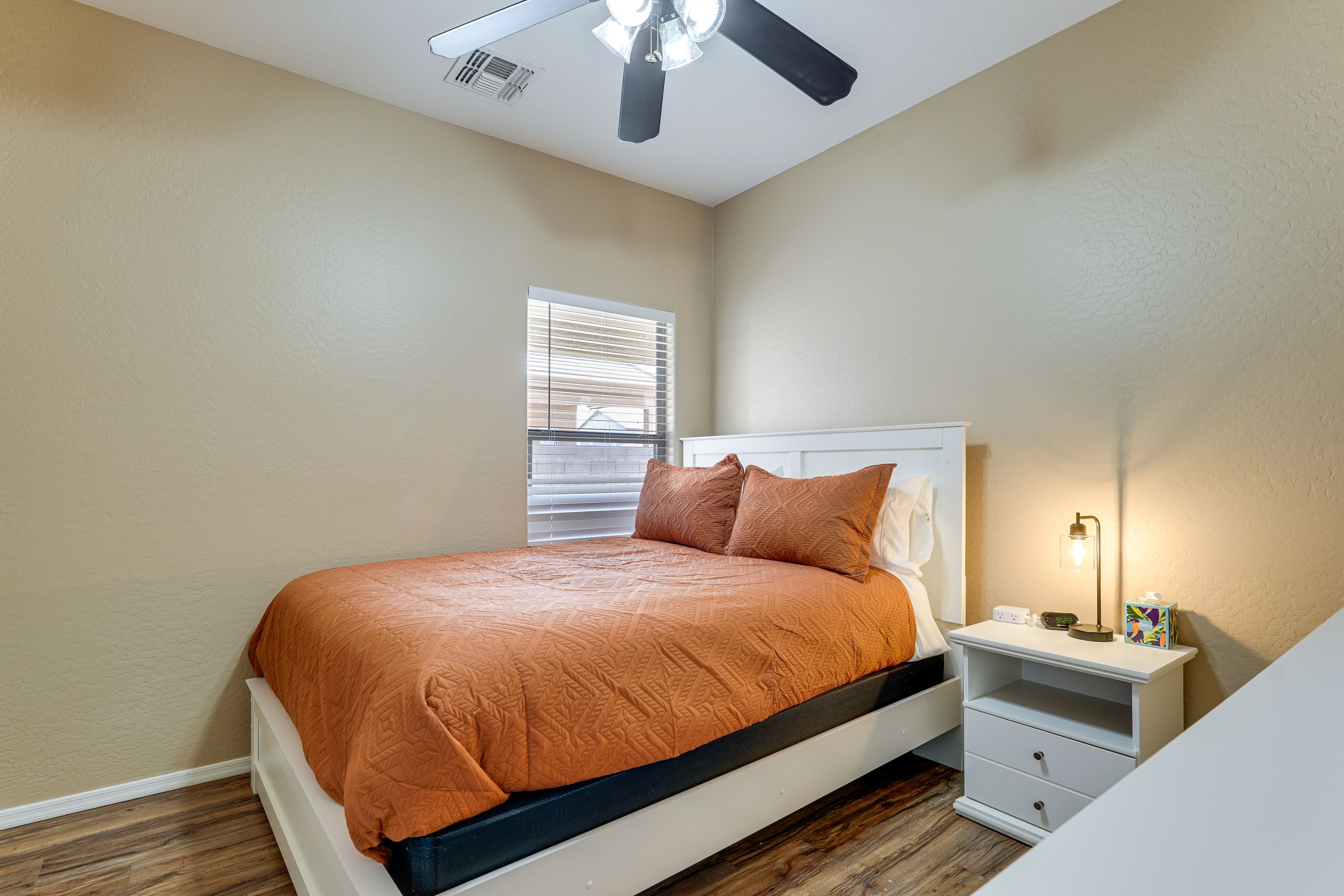 Bedroom 2 | Queen Bed