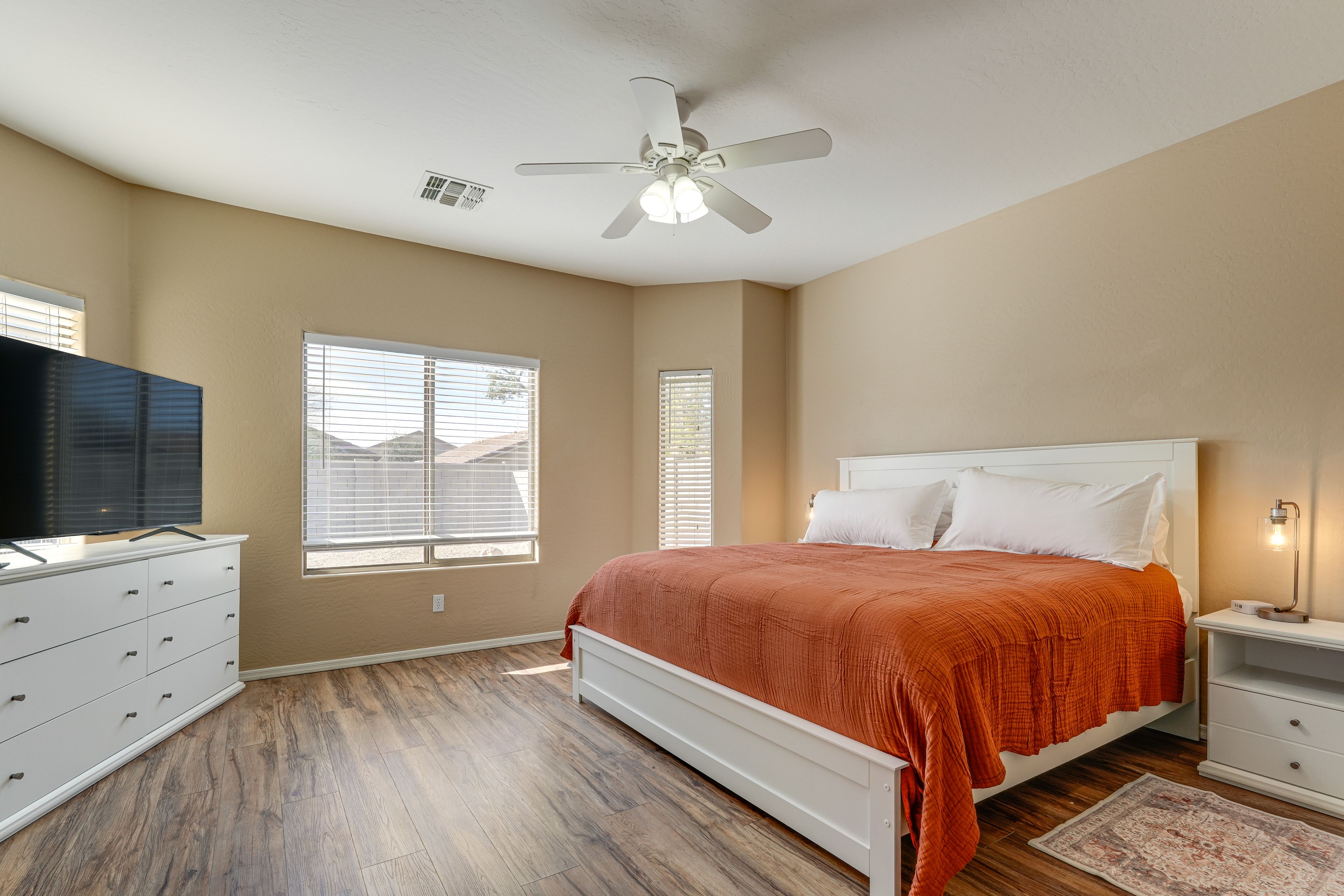 Bedroom 1 | King Bed