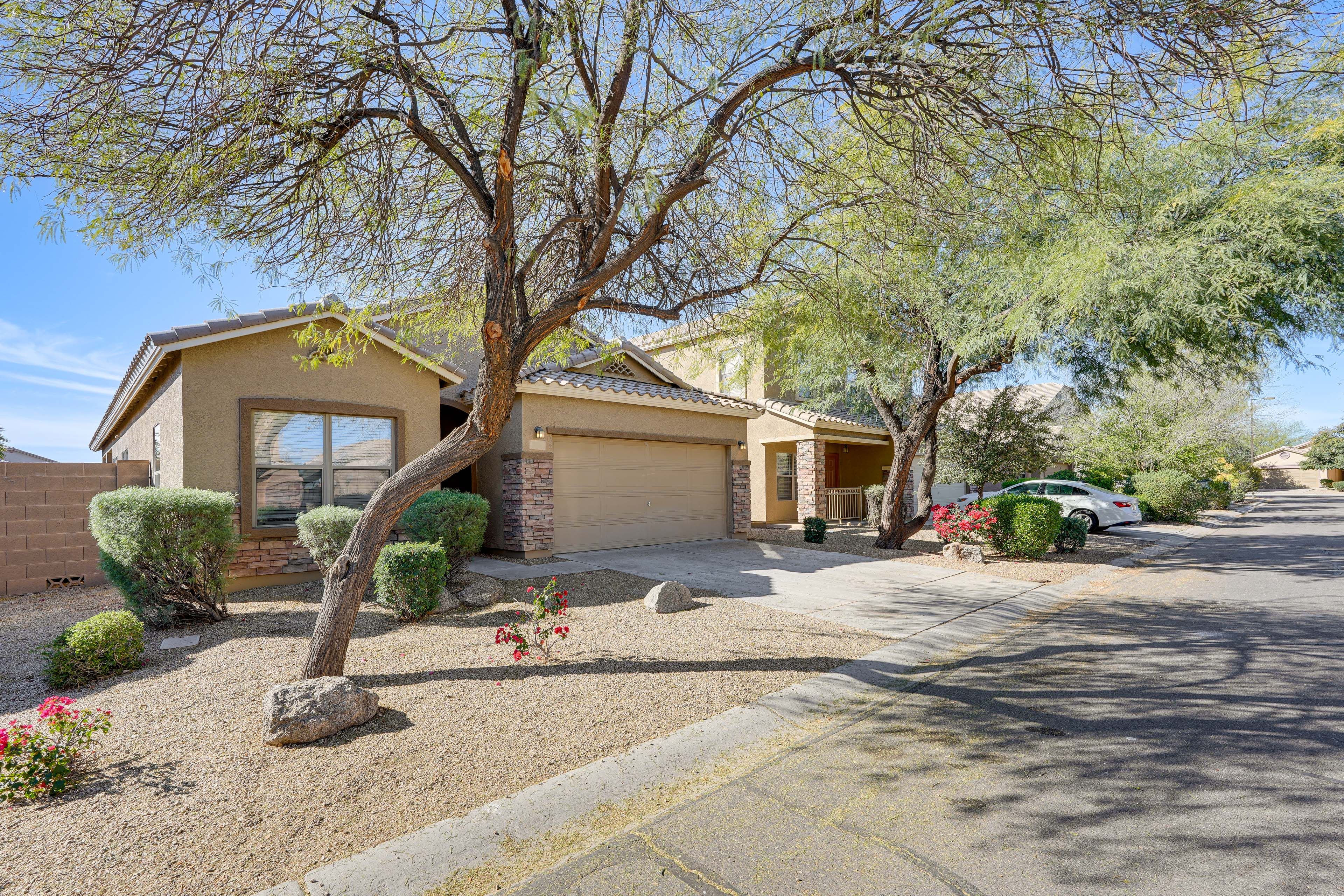Parking | Garage (2 Vehicles) | Driveway (2 Vehicles)