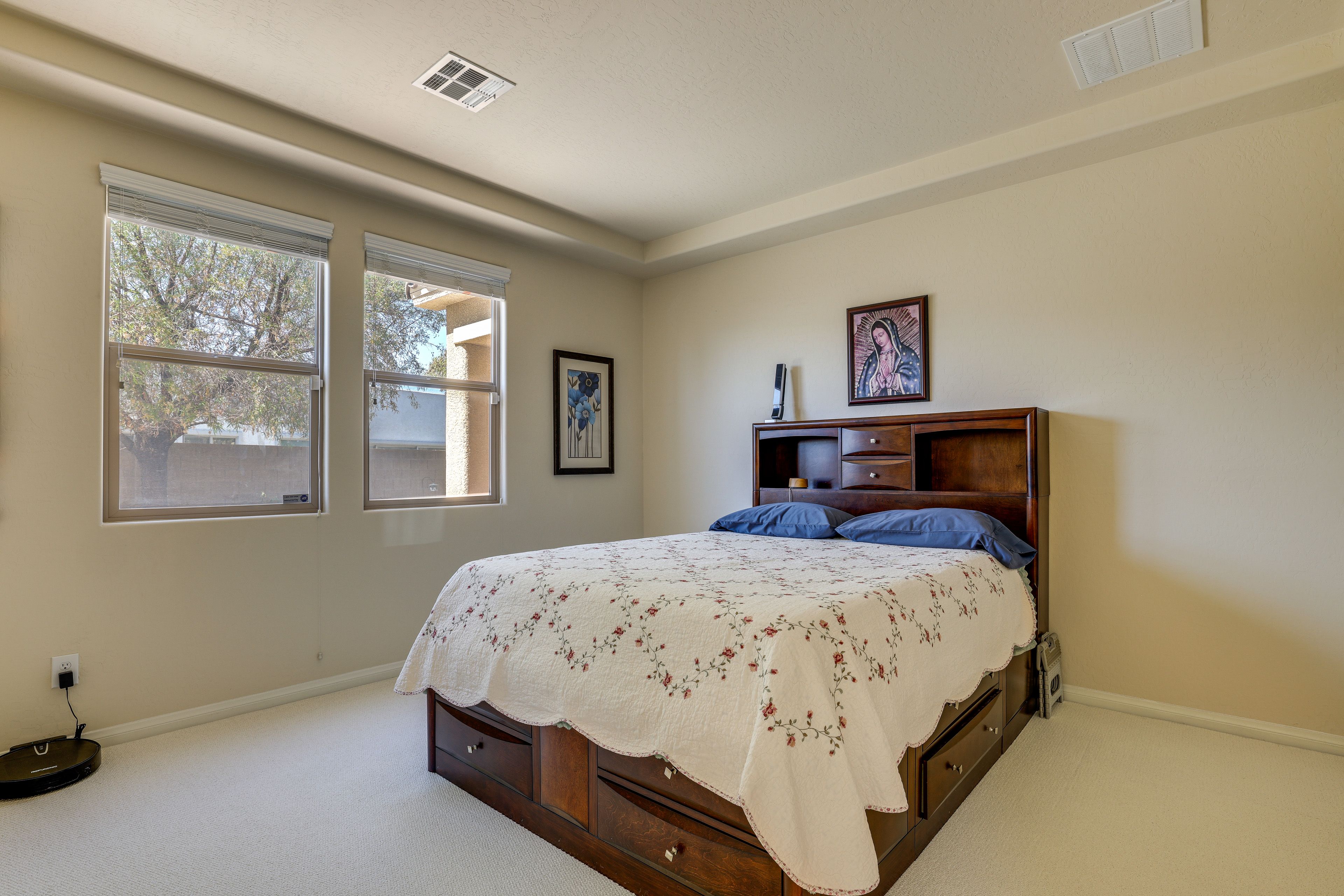 Bedroom 1 | Queen Bed