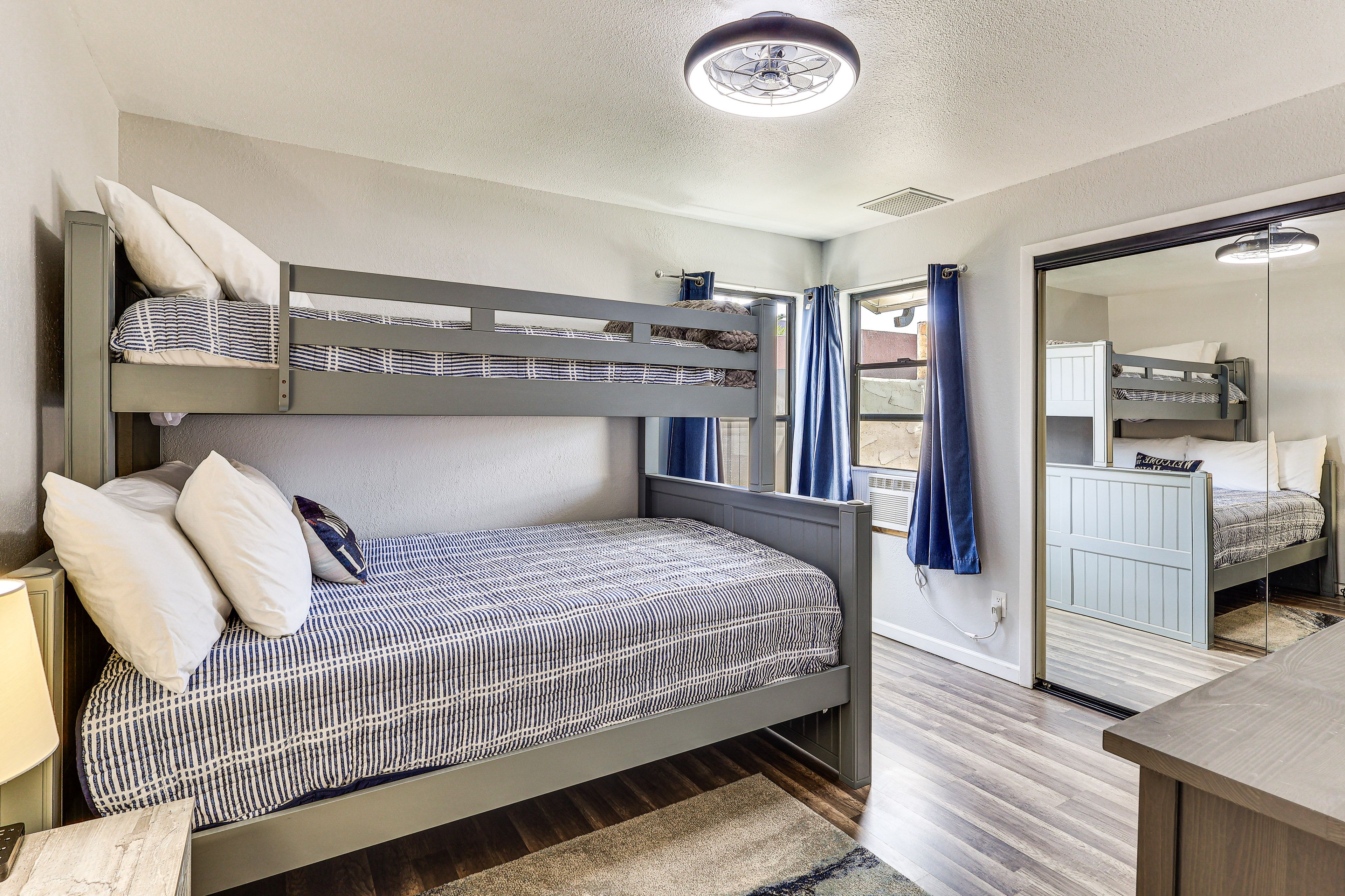 Bedroom 3 | Twin/Queen Bunk Bed