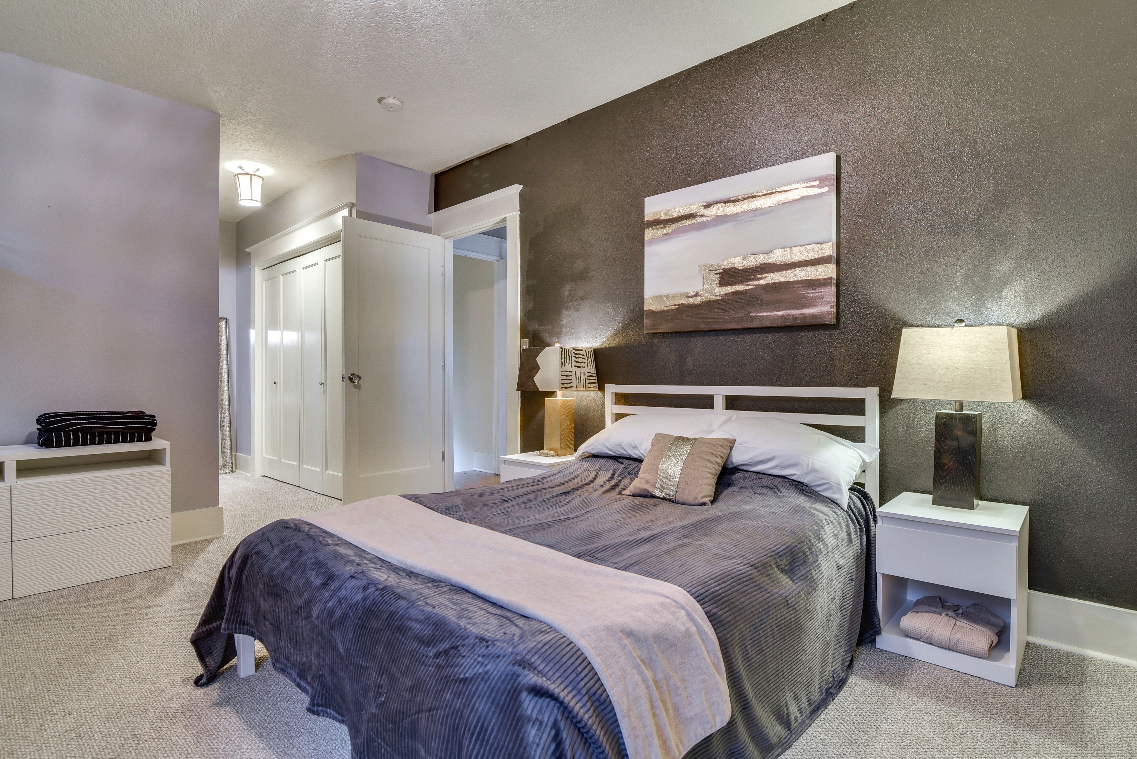 Bedroom 1 | Queen Bed | Main Level