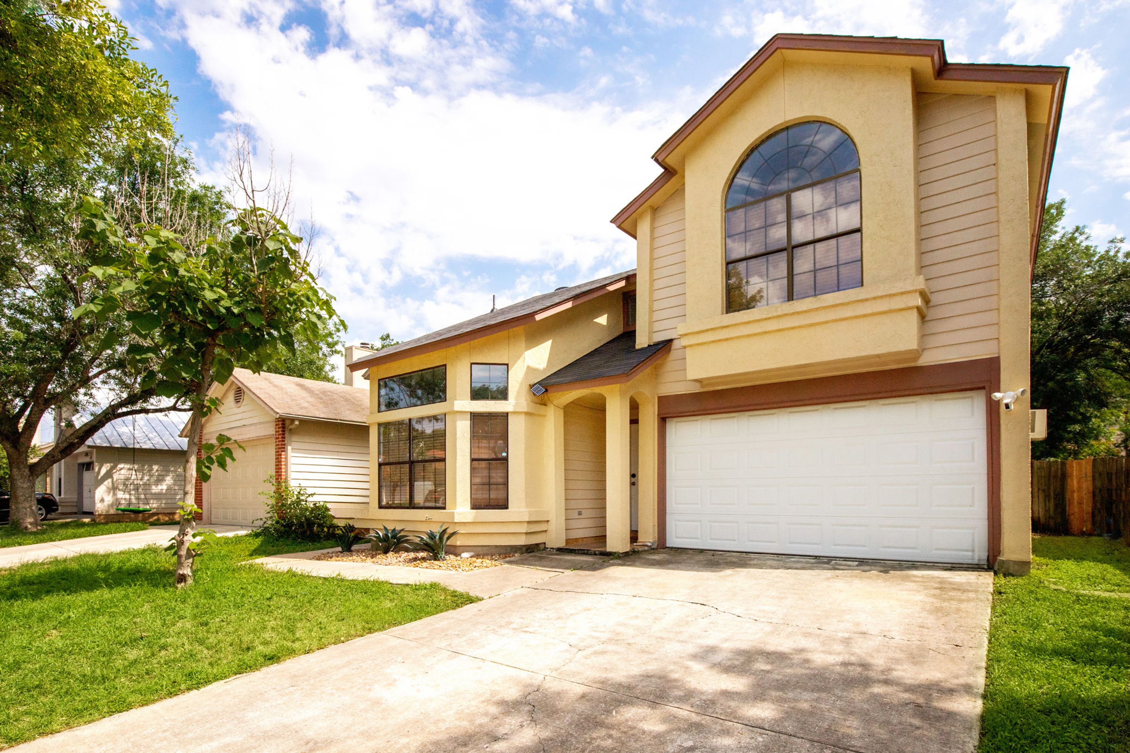 Exterior | Driveway Parking (4 Vehicles) | Free Street Parking