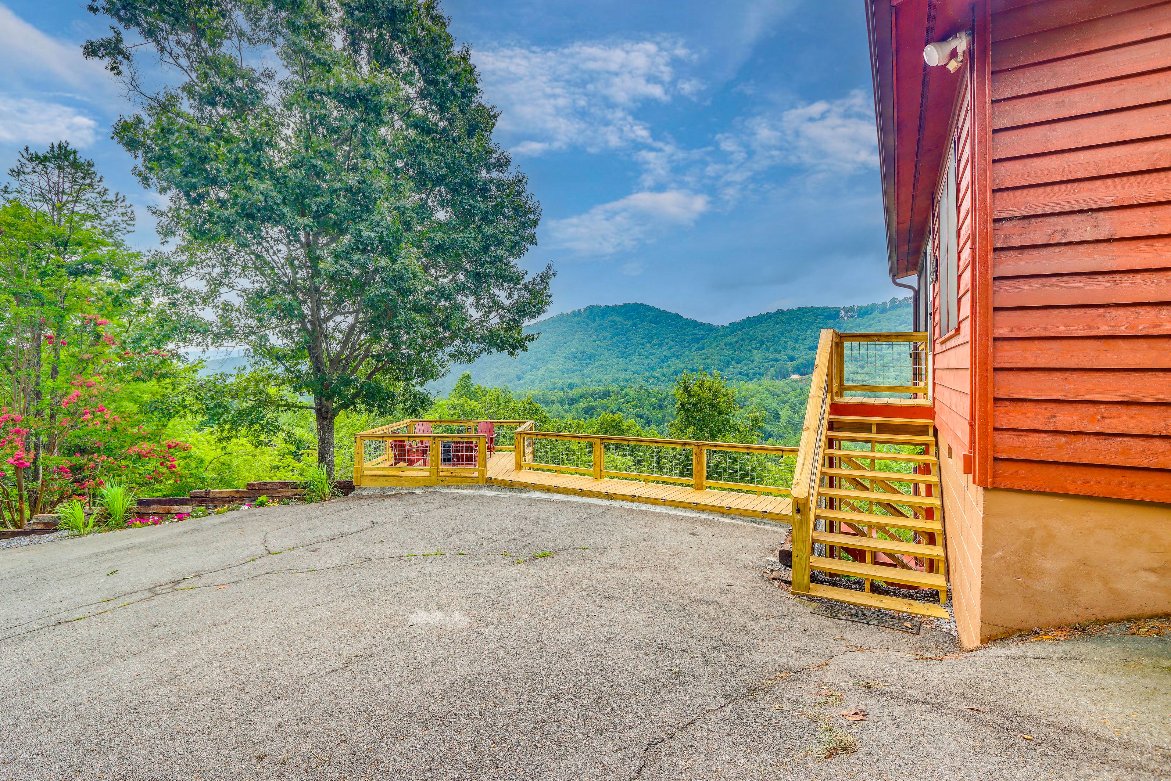 Exterior | Driveway (5 Vehicles)