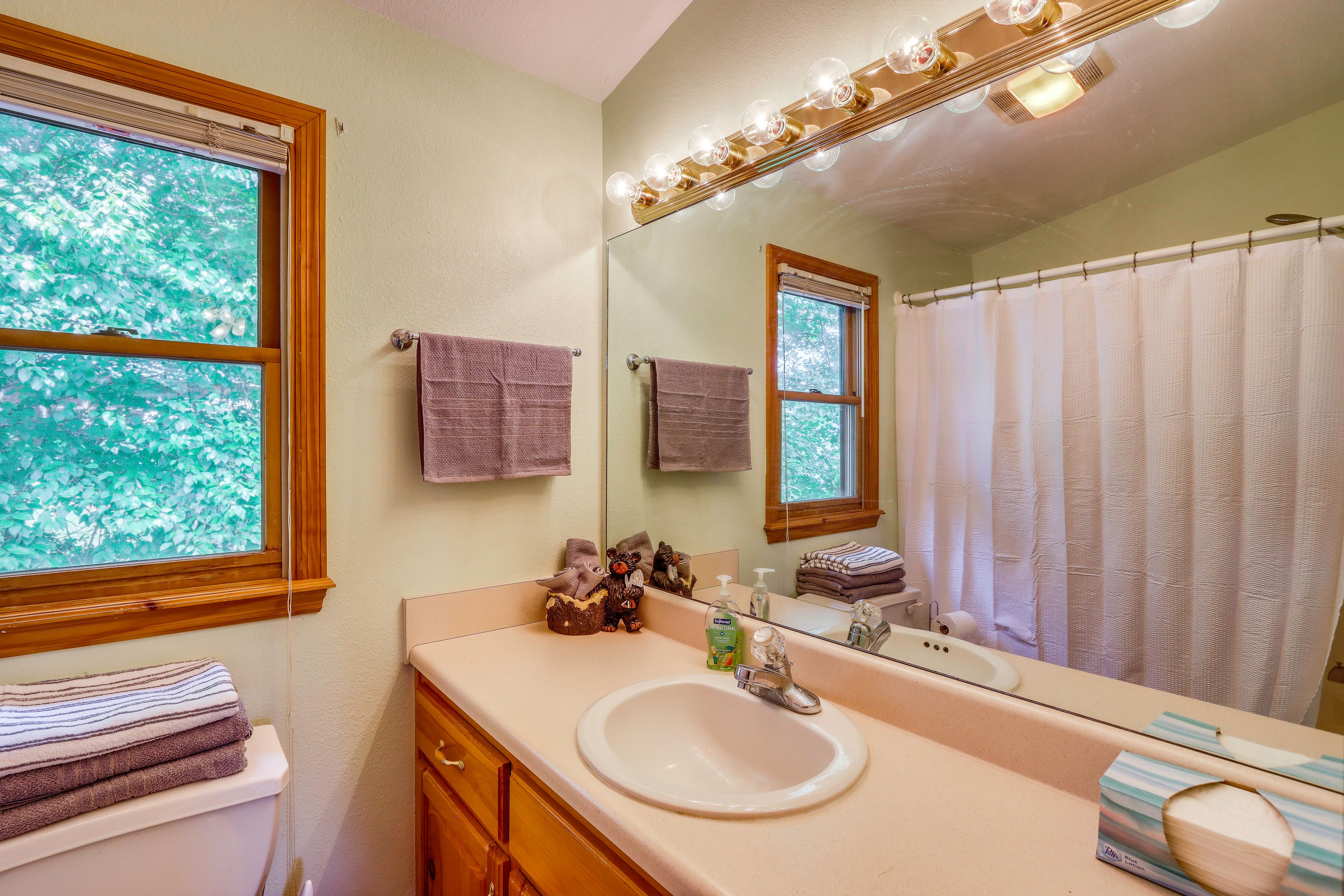 Bathroom | 2nd Floor