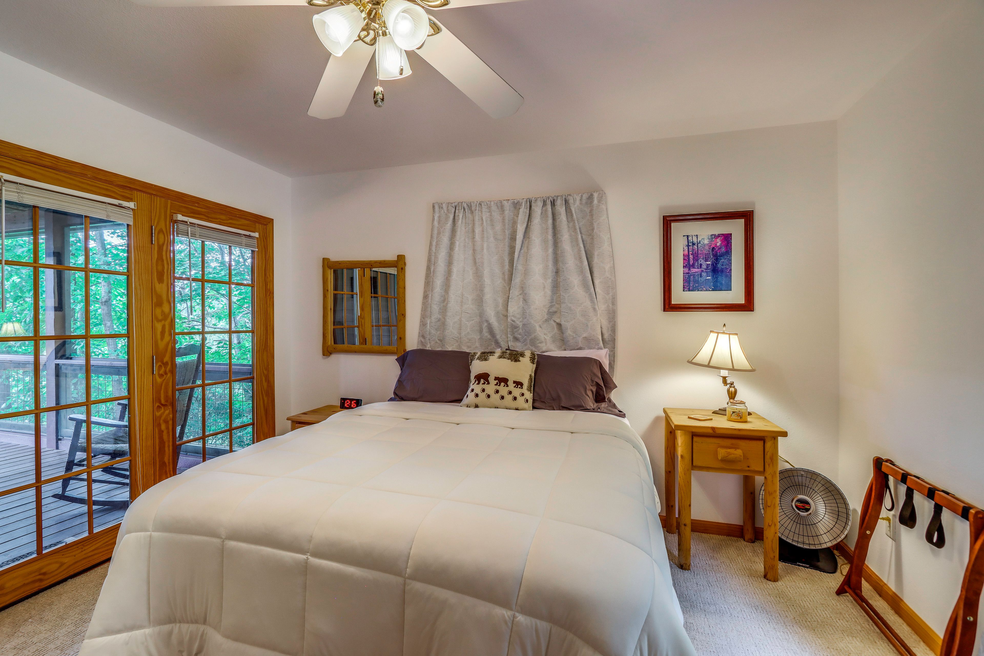 Bedroom 2 | Queen Bed | 1st Floor