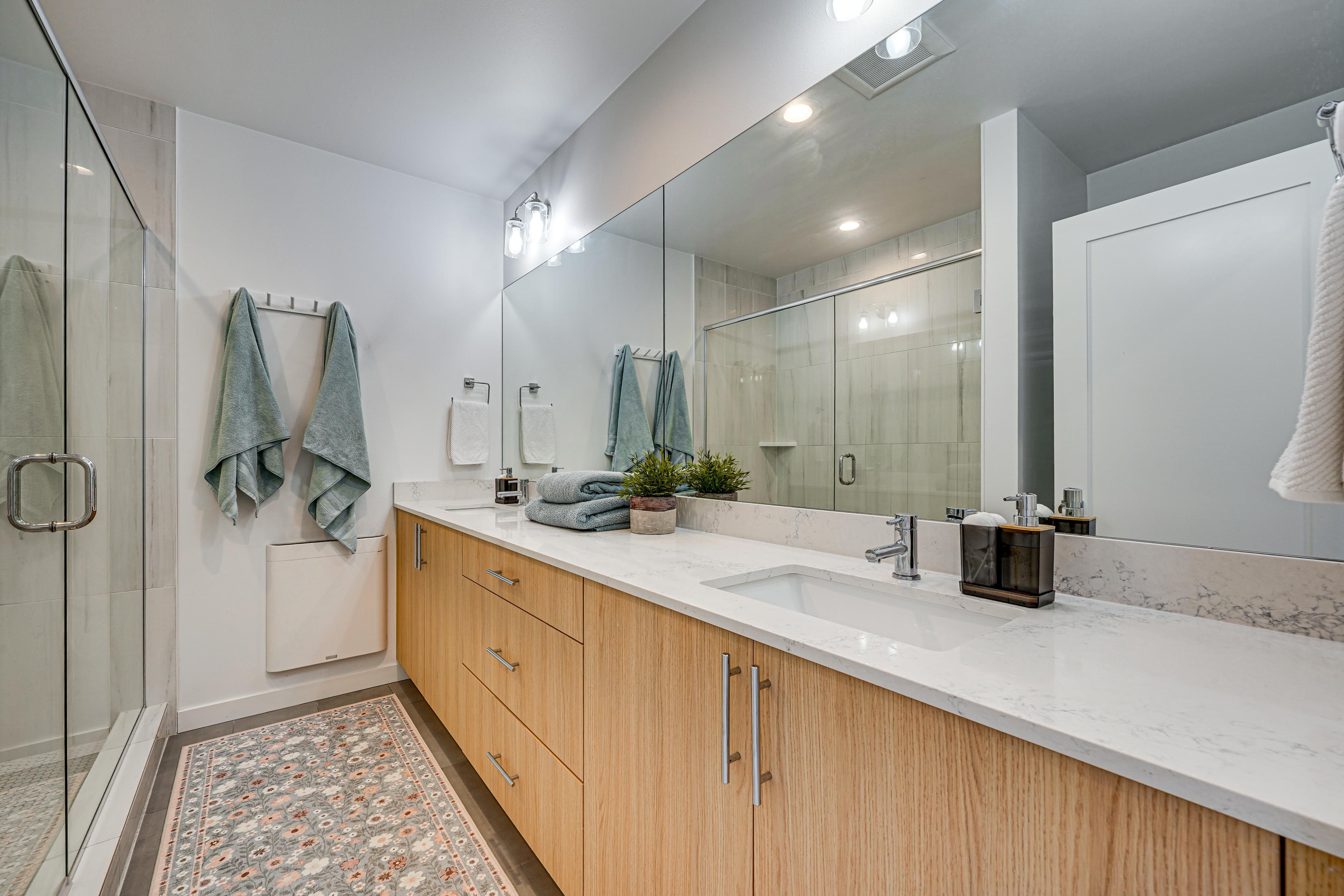 Full Bathroom | 3rd Floor