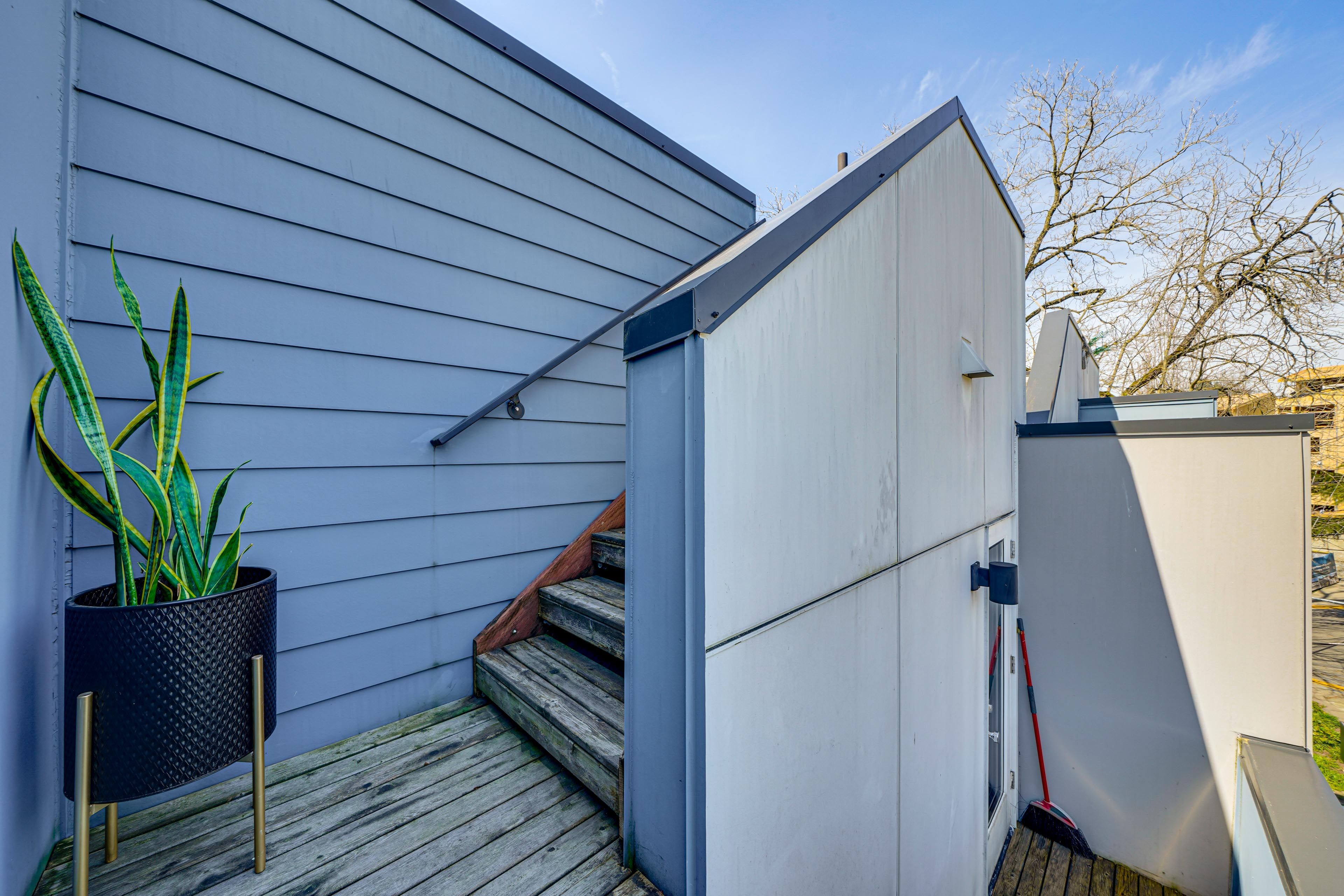 Rooftop Patio Access