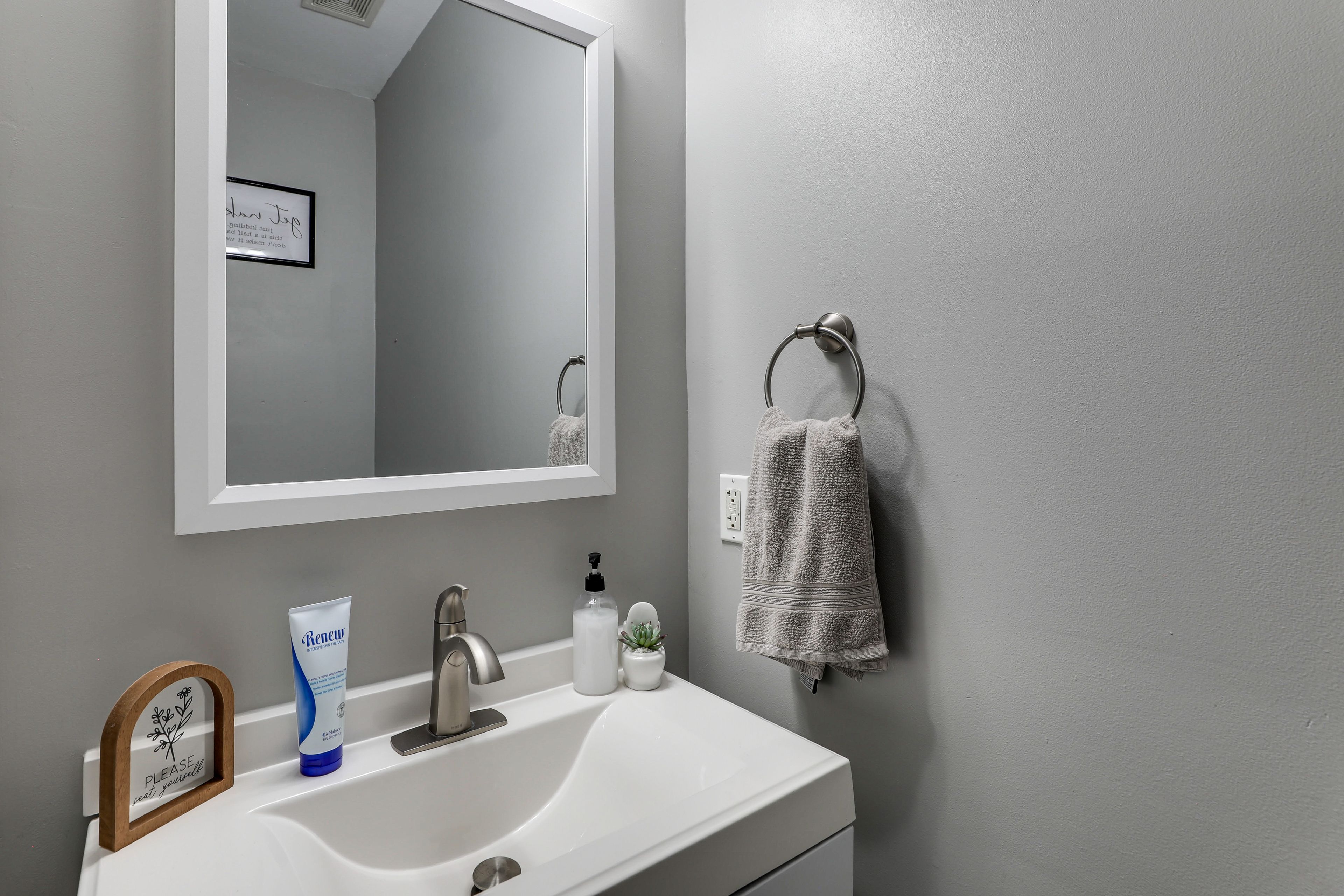 Half Bathroom | 1st Floor