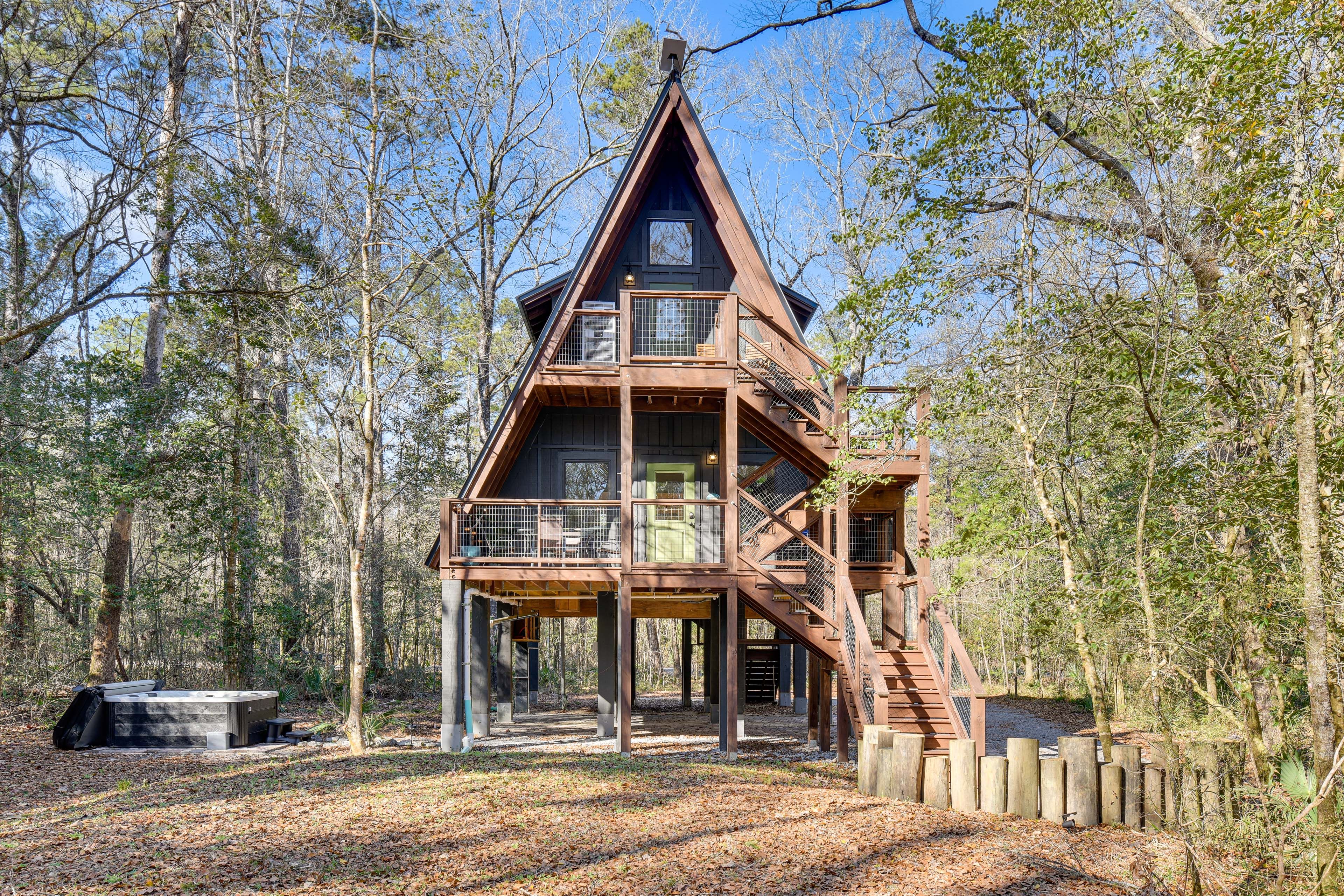 Ponce de Leon Vacation Rental | 2BR | 1BA | 700 Sq Ft | Stairs to Enter