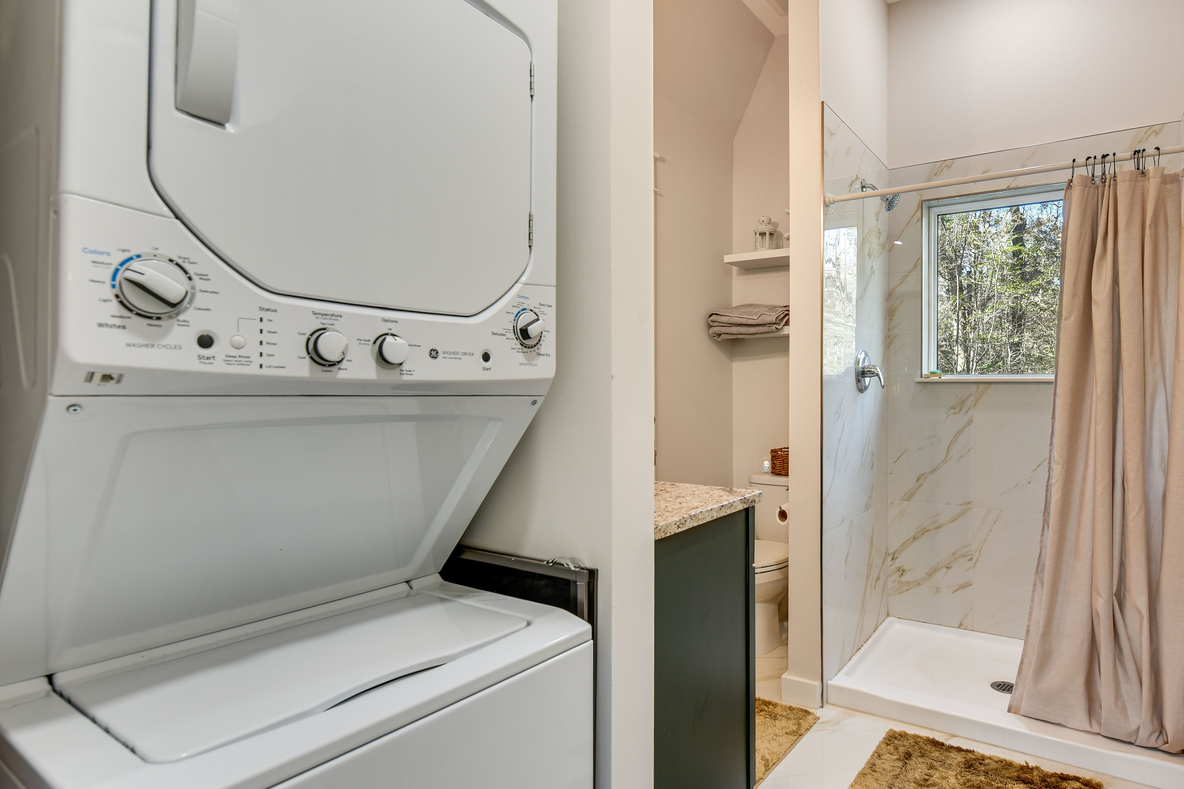 Full Bathroom | 1st Floor