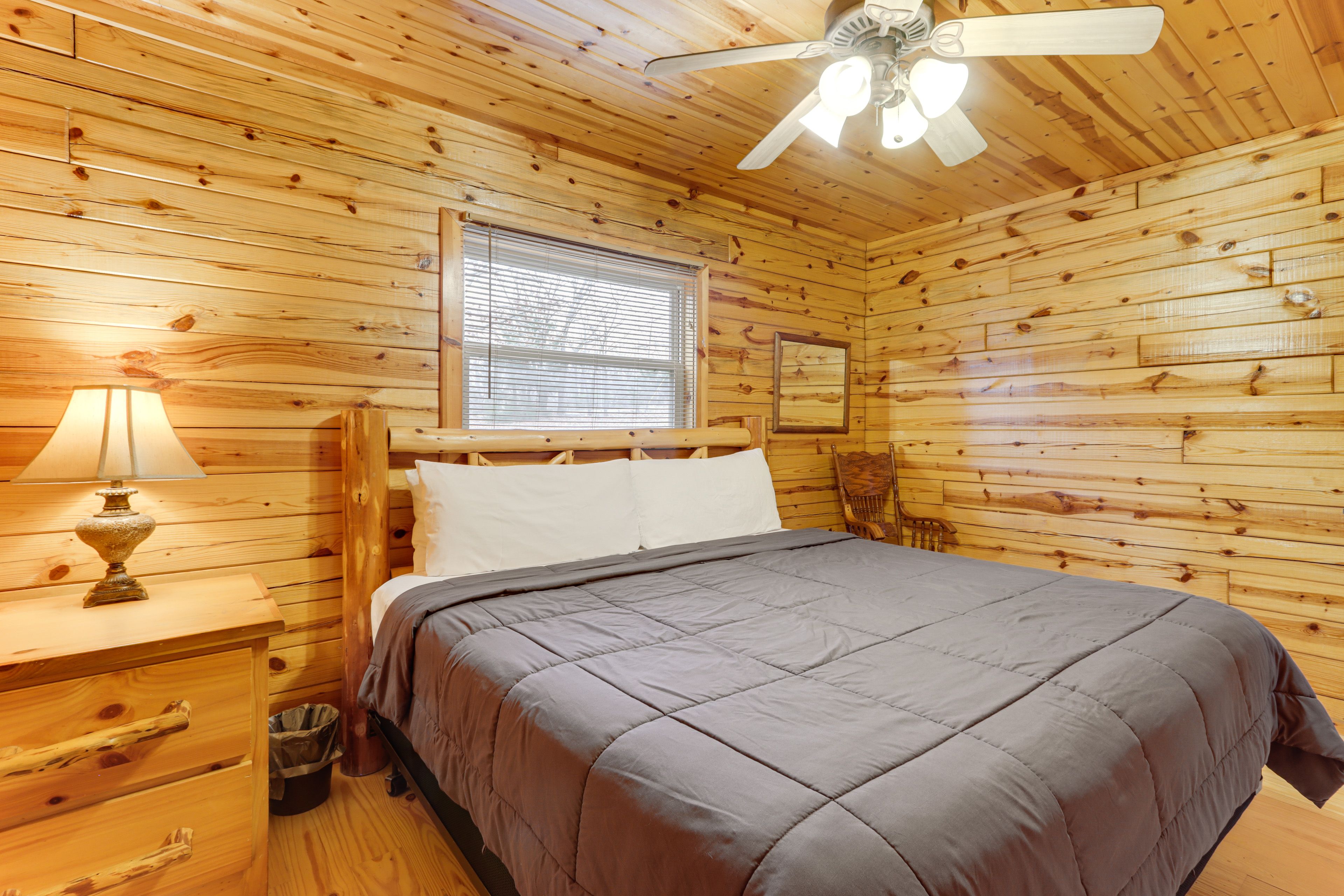 Bedroom | King Bed | 1st Floor