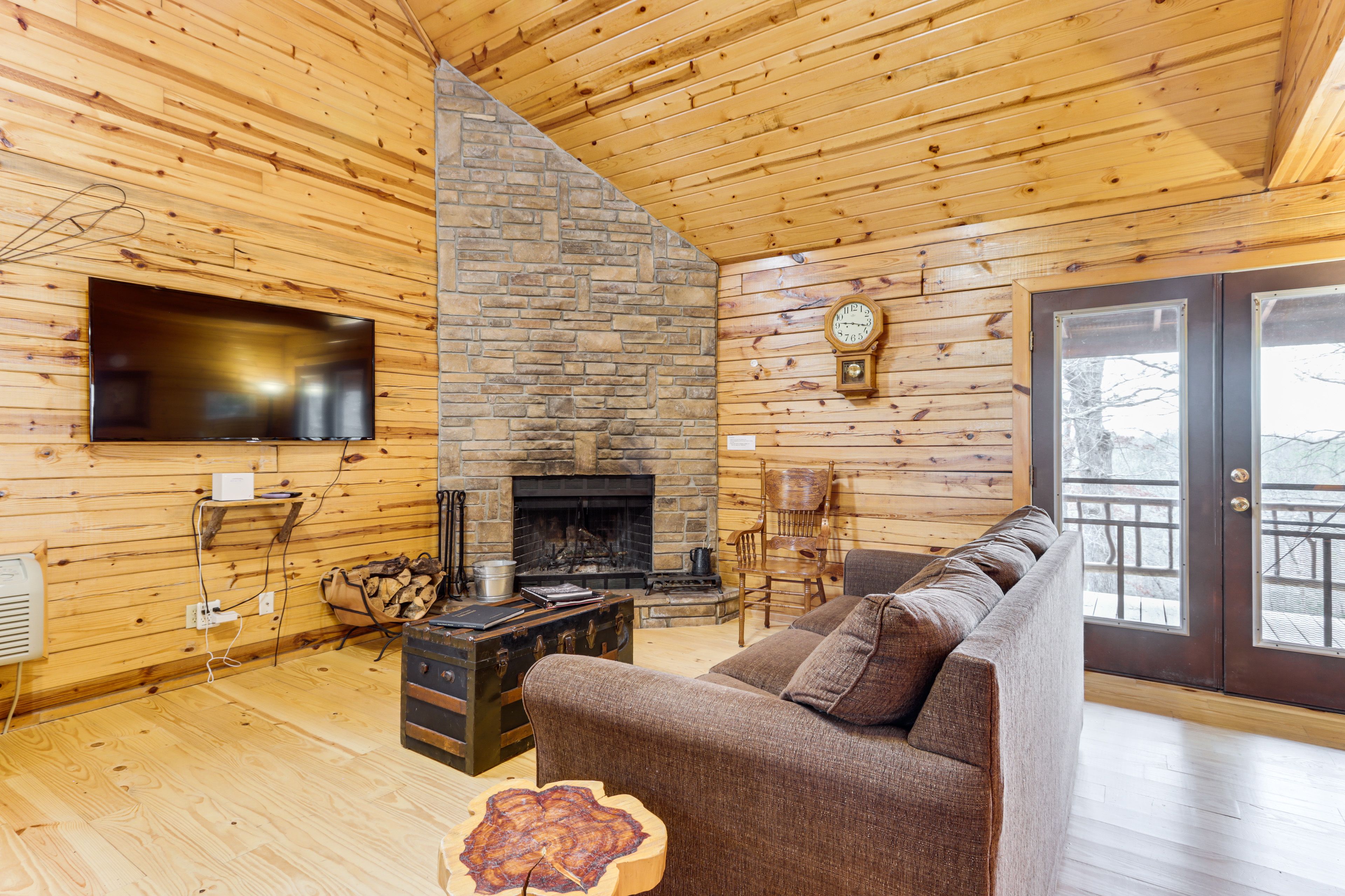 Living Room | Queen Sleeper Sofa | 1st Floor