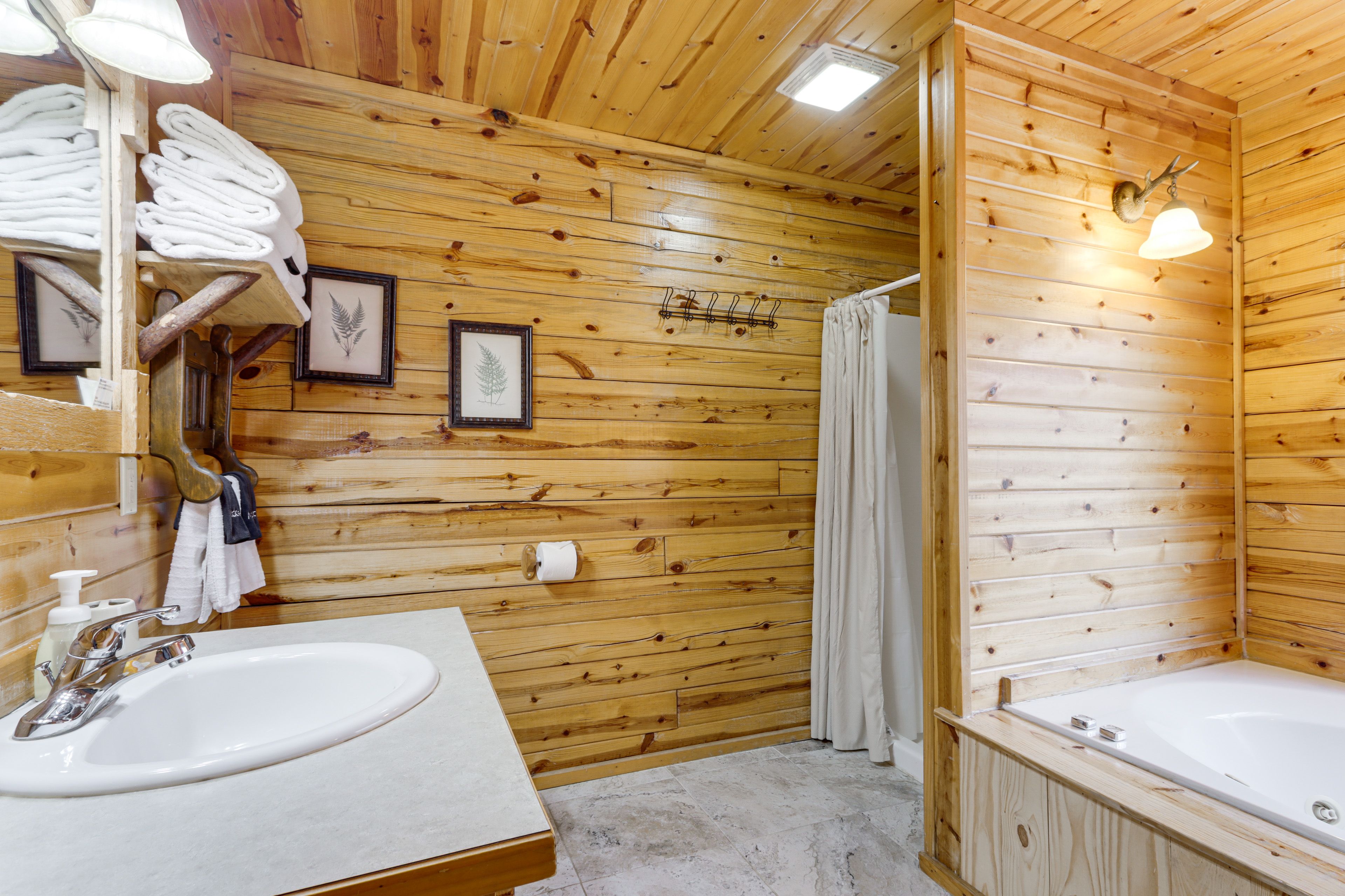 Full Bath | 1st Floor