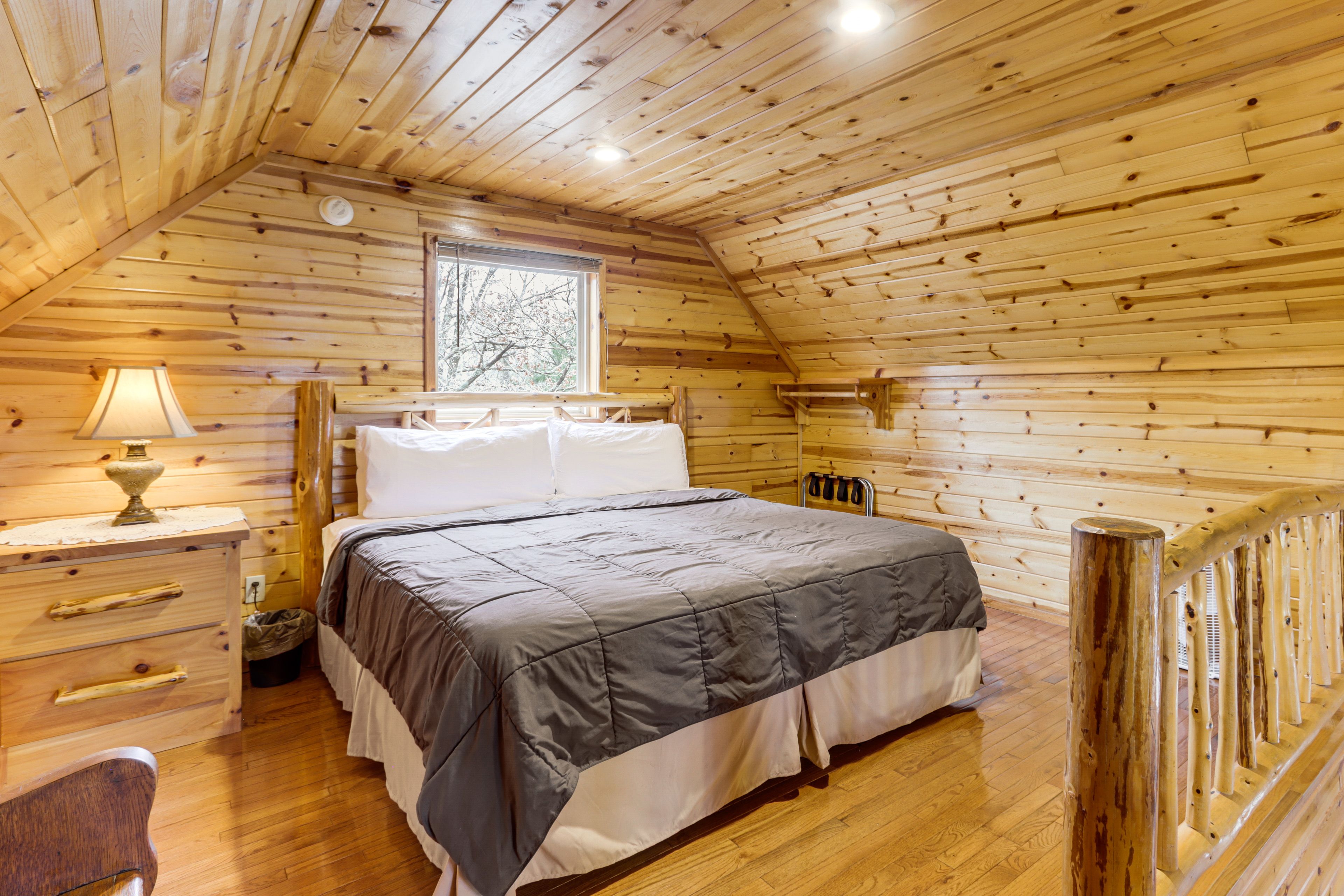 Loft | King Bed | 2nd Floor