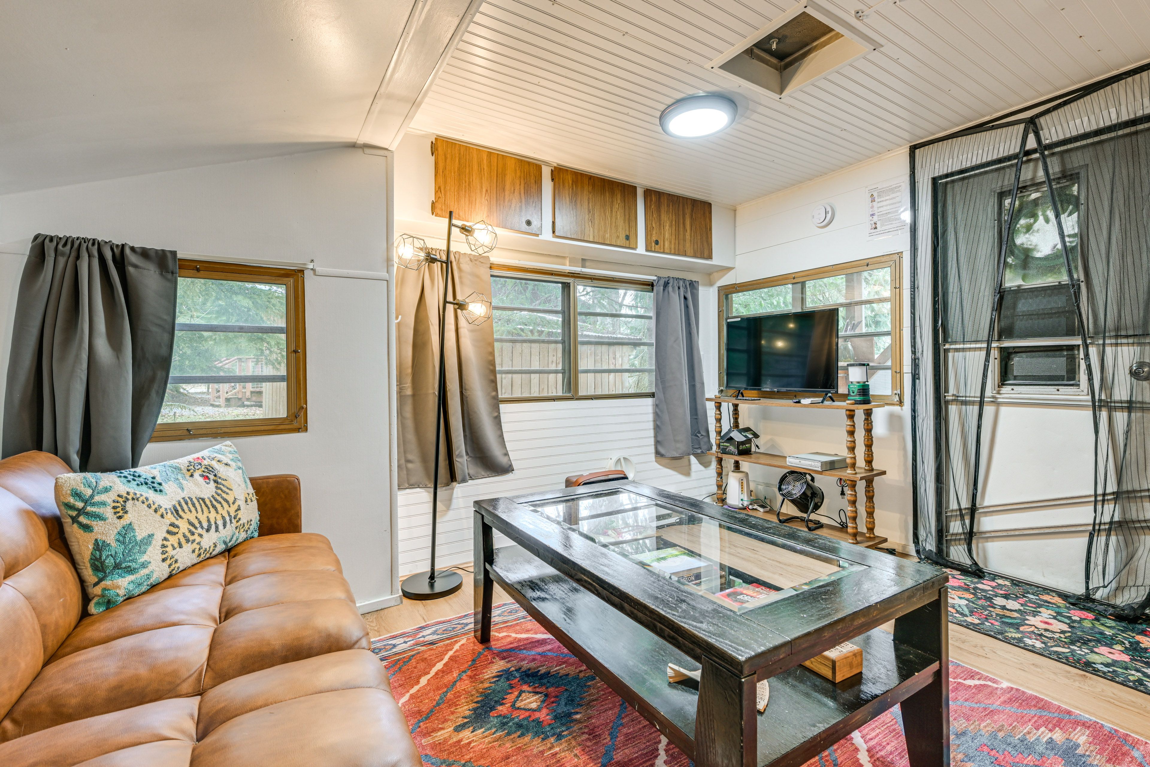 Living Room (Main Cabin)