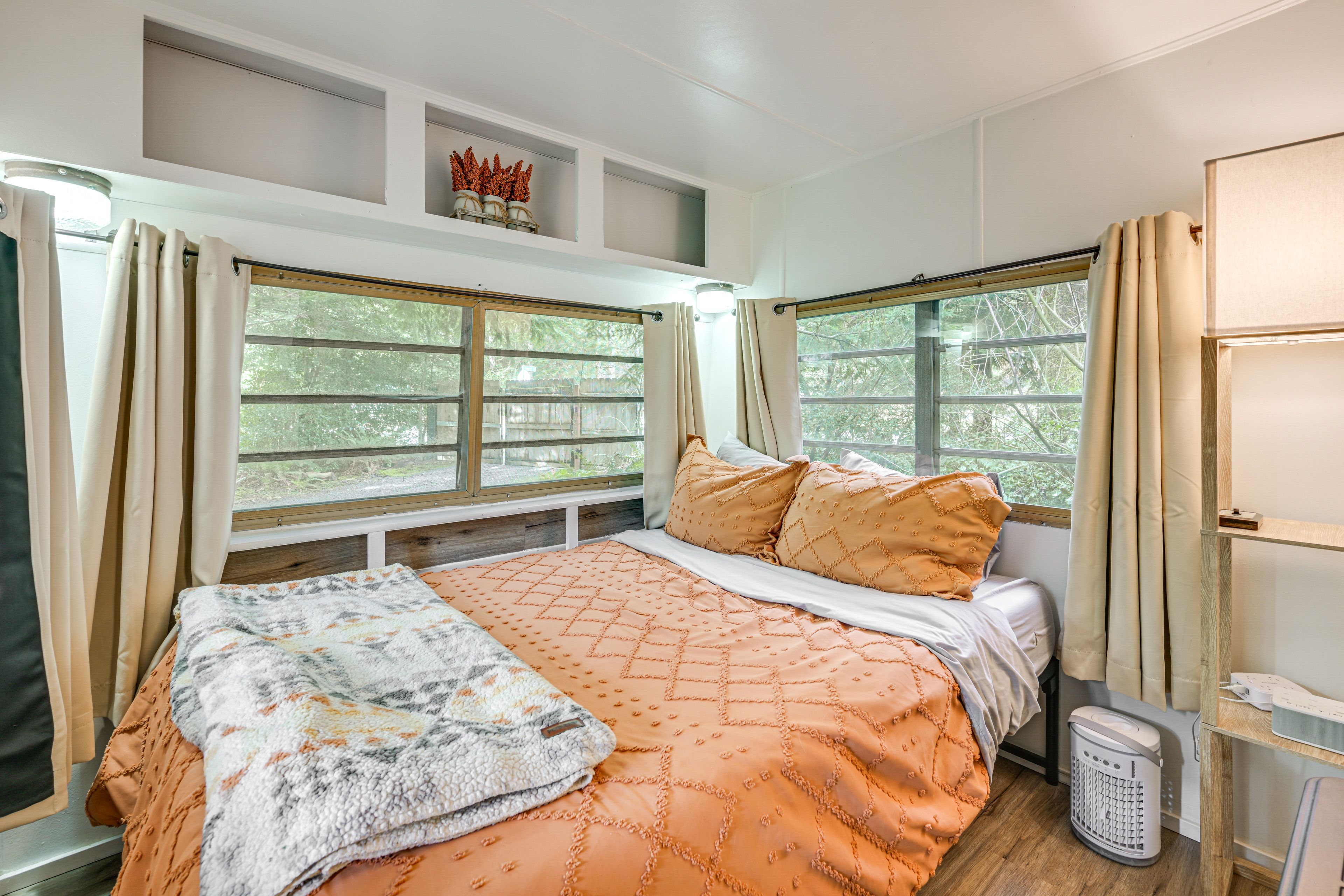 Bedroom 1 (Main Cabin) | Full Bed