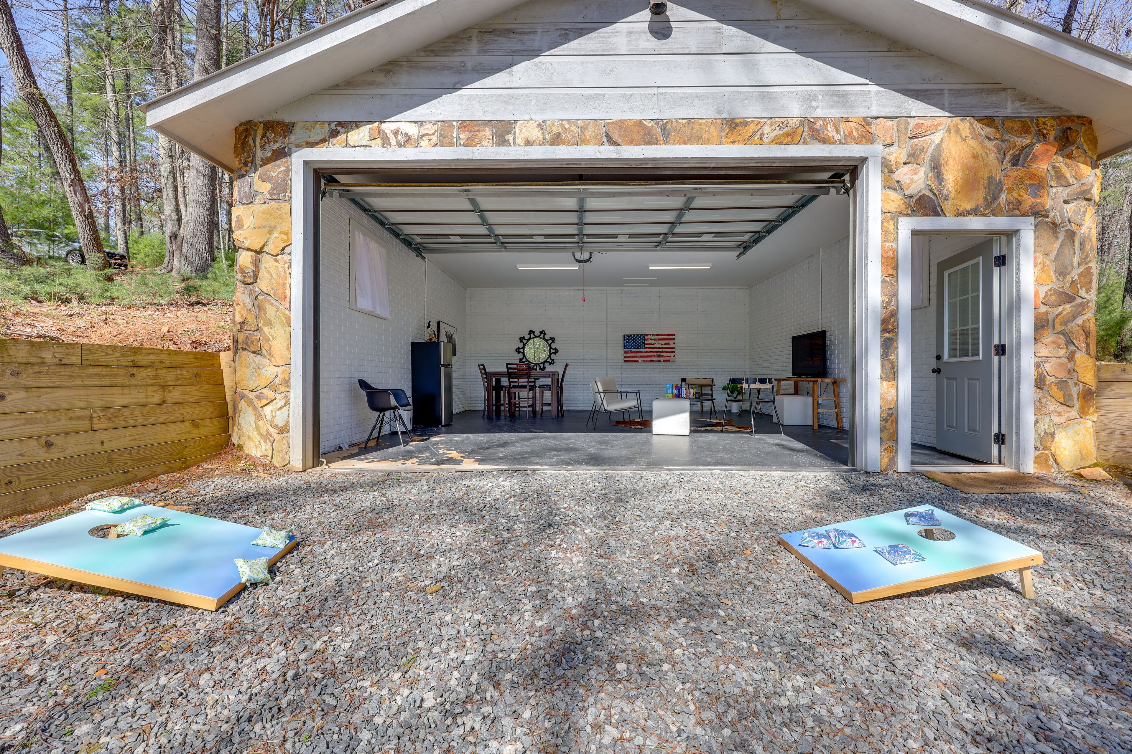 Exterior | Driveway (2 Vehicles)