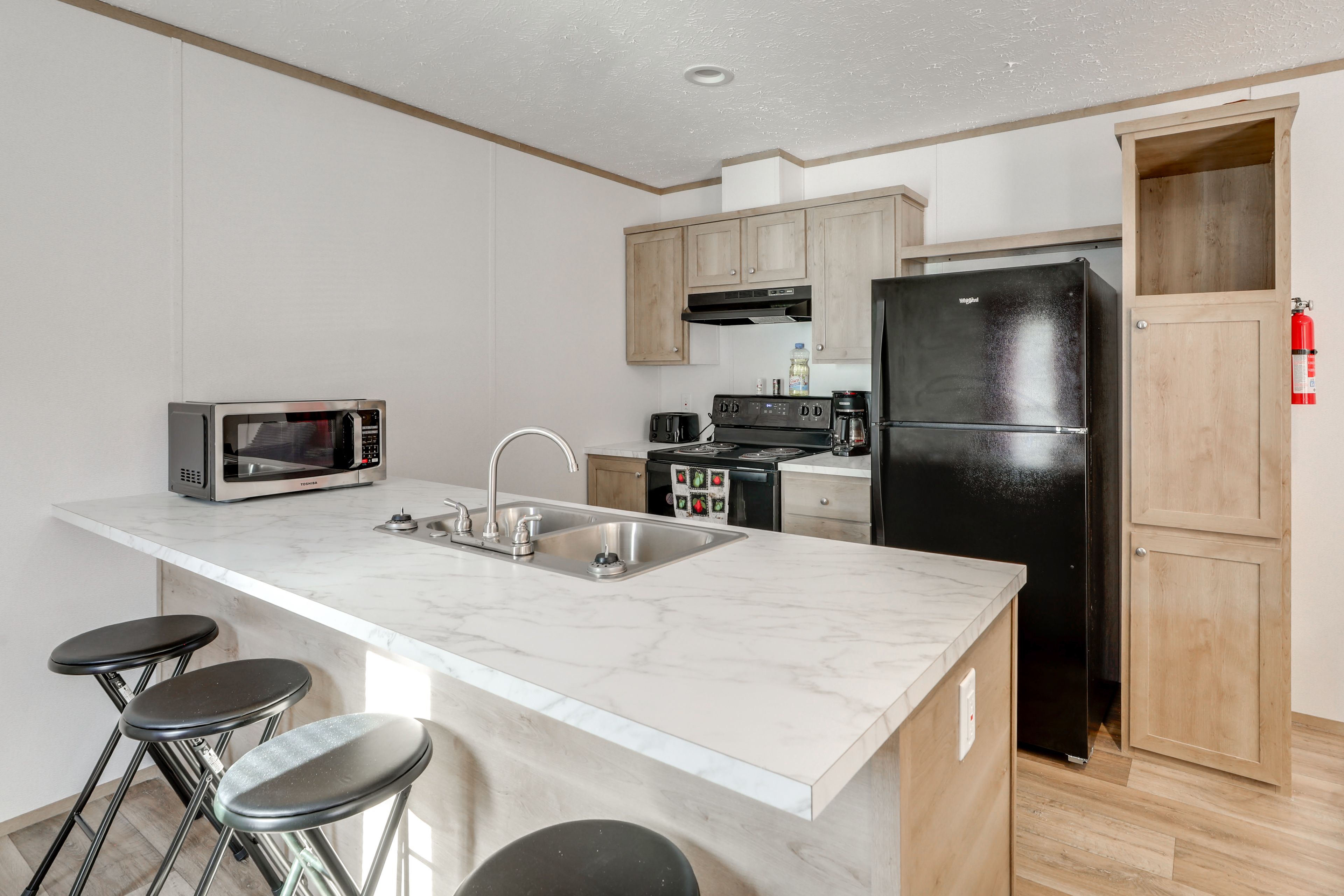 Dining Bar | Kitchen