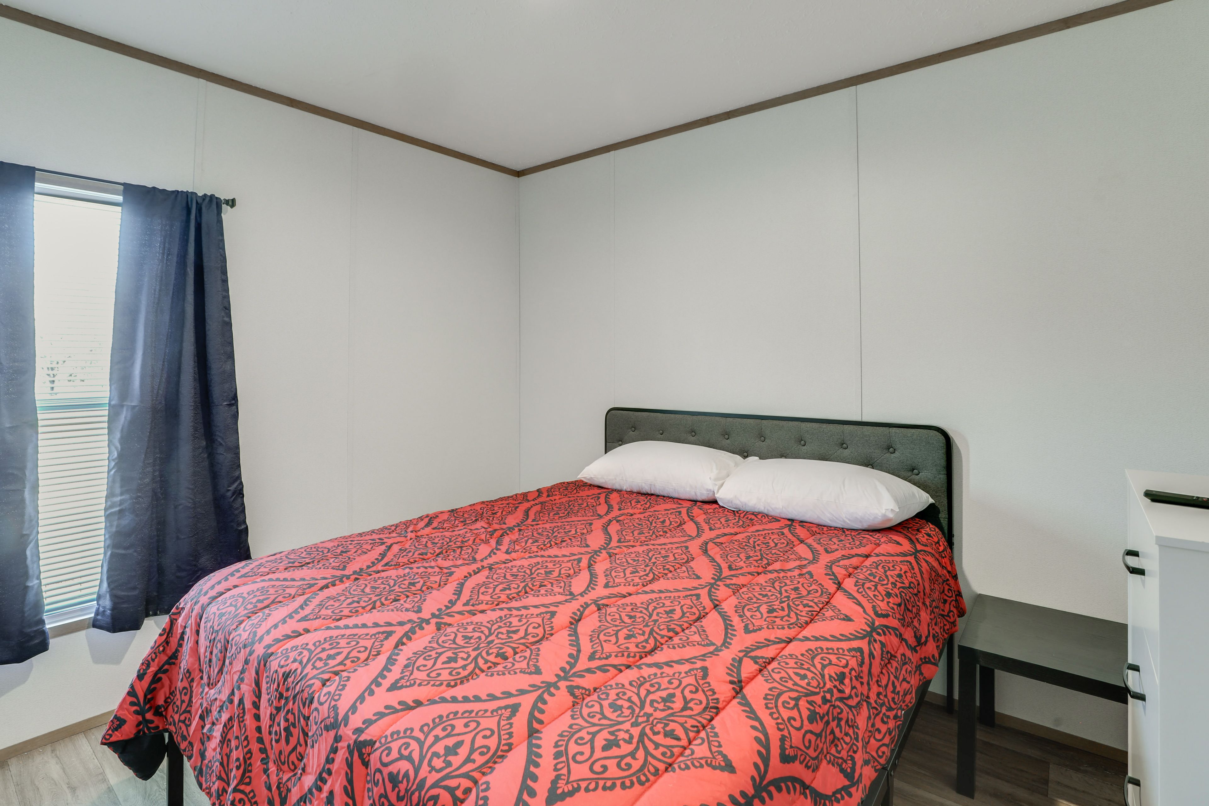 Bedroom 2 | Queen Bed