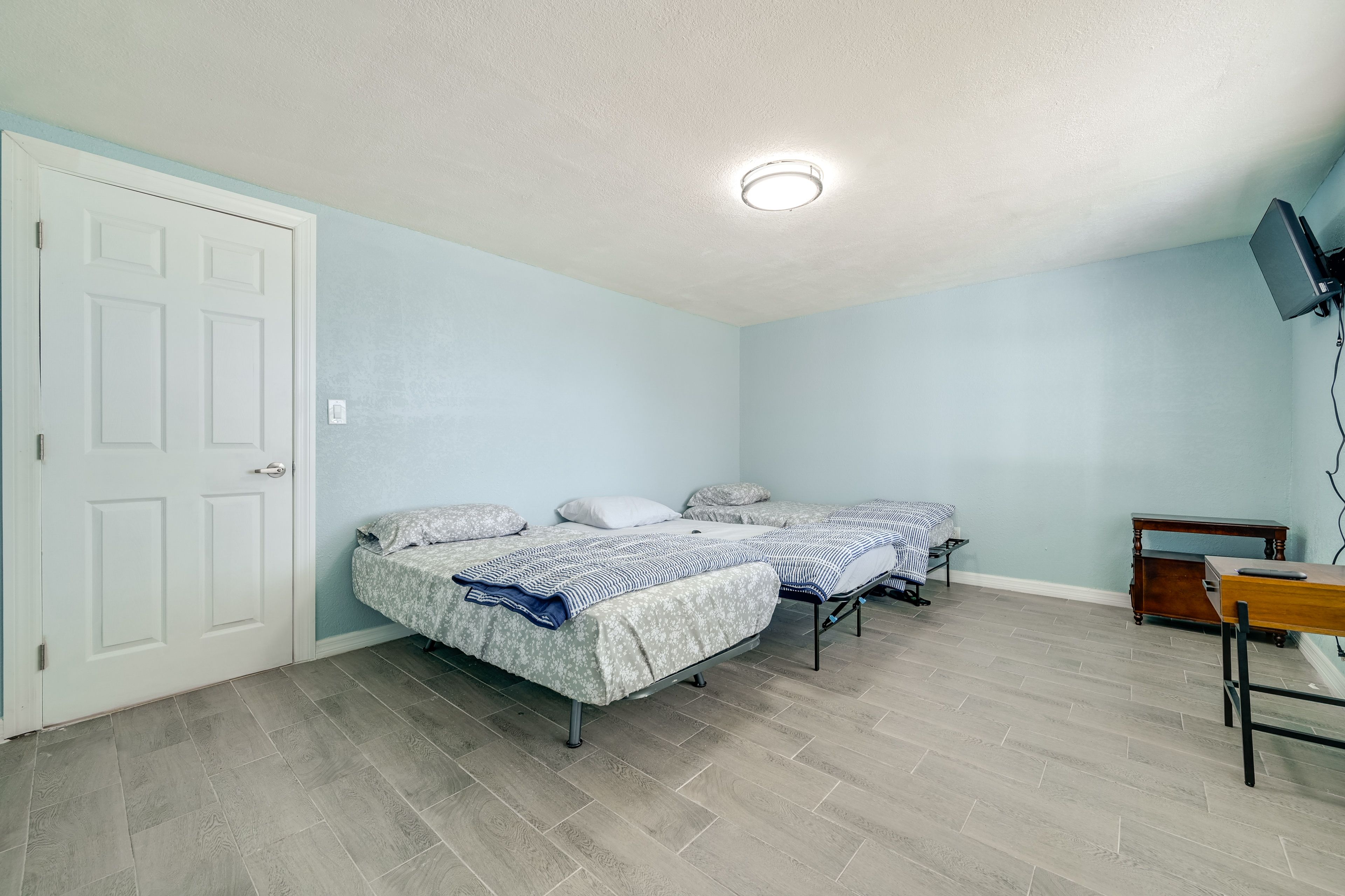 Bedroom 2 | 3 Twin Beds