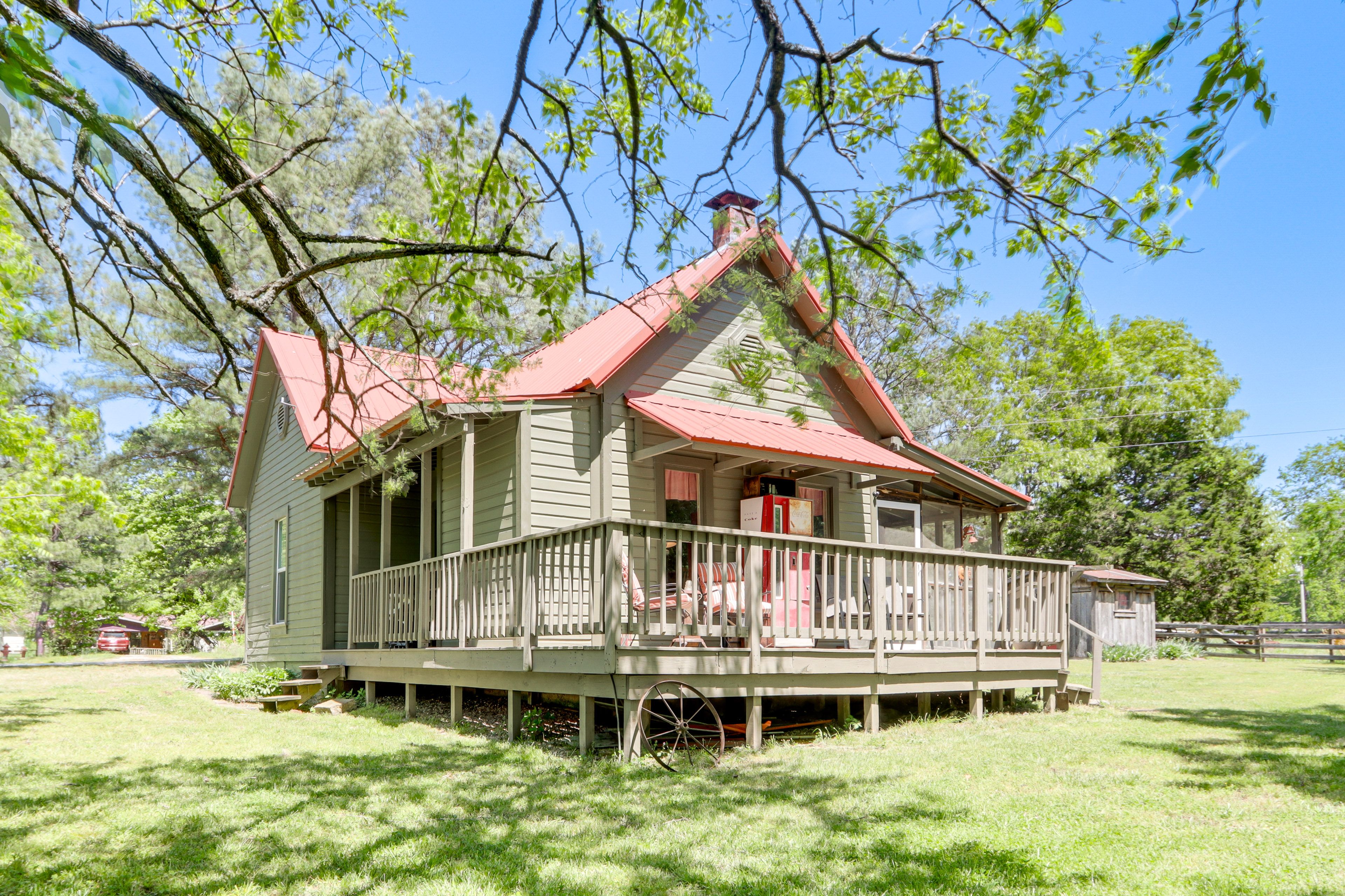 Fayetteville Vacation Rental | 1BR | 1BA | 800 Sq Ft