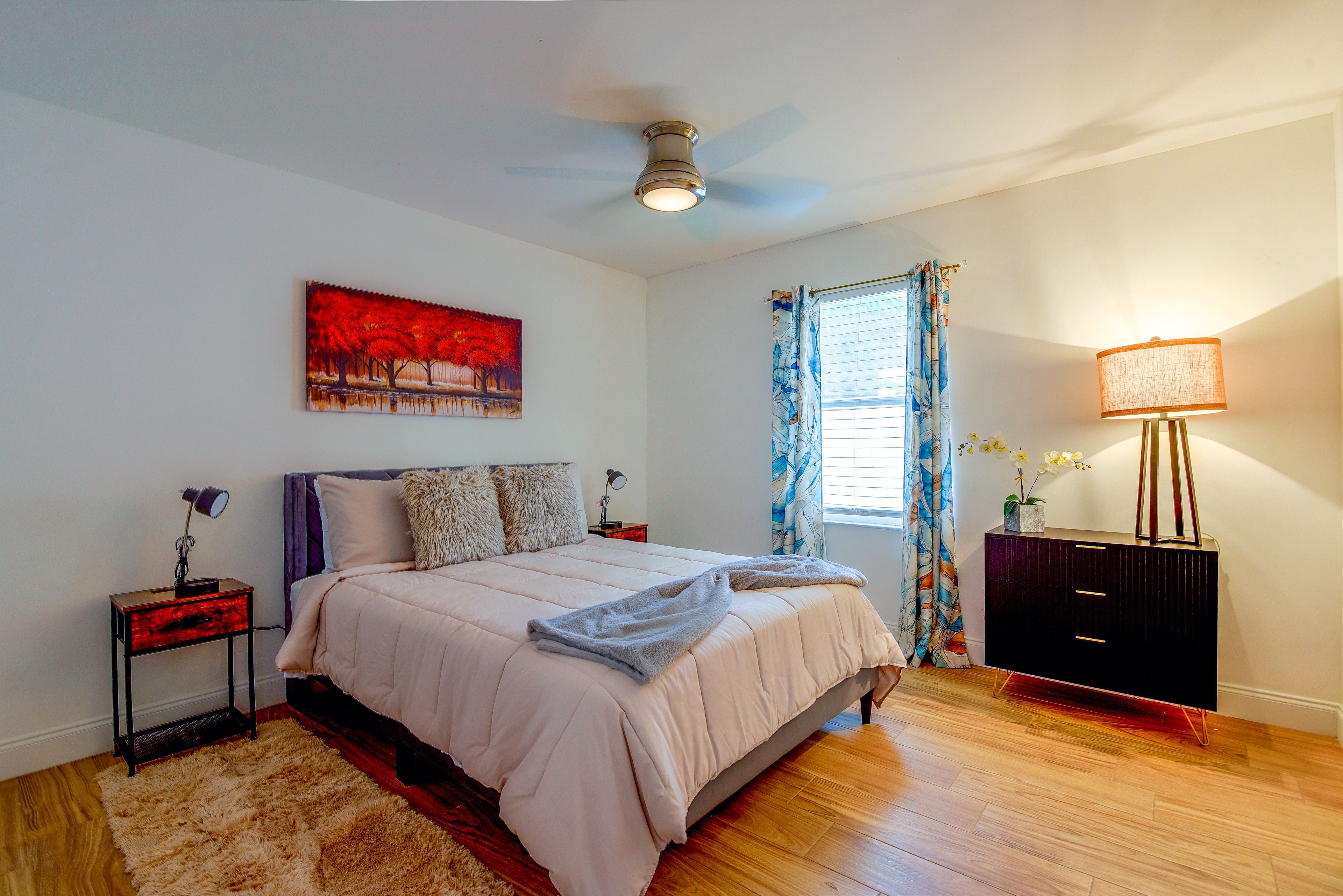 Bedroom 1 | Queen Bed