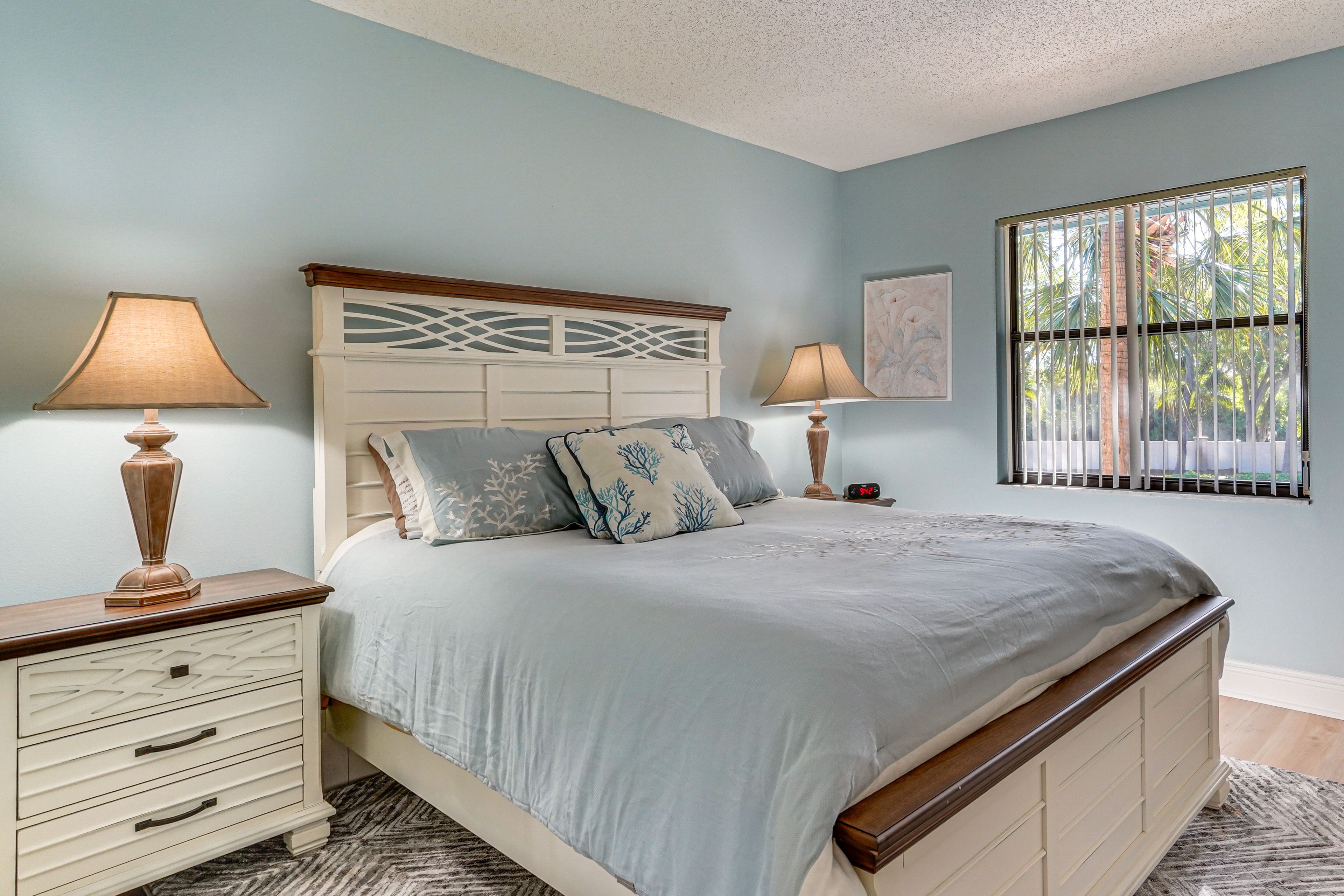 Bedroom 2 | Queen Bed