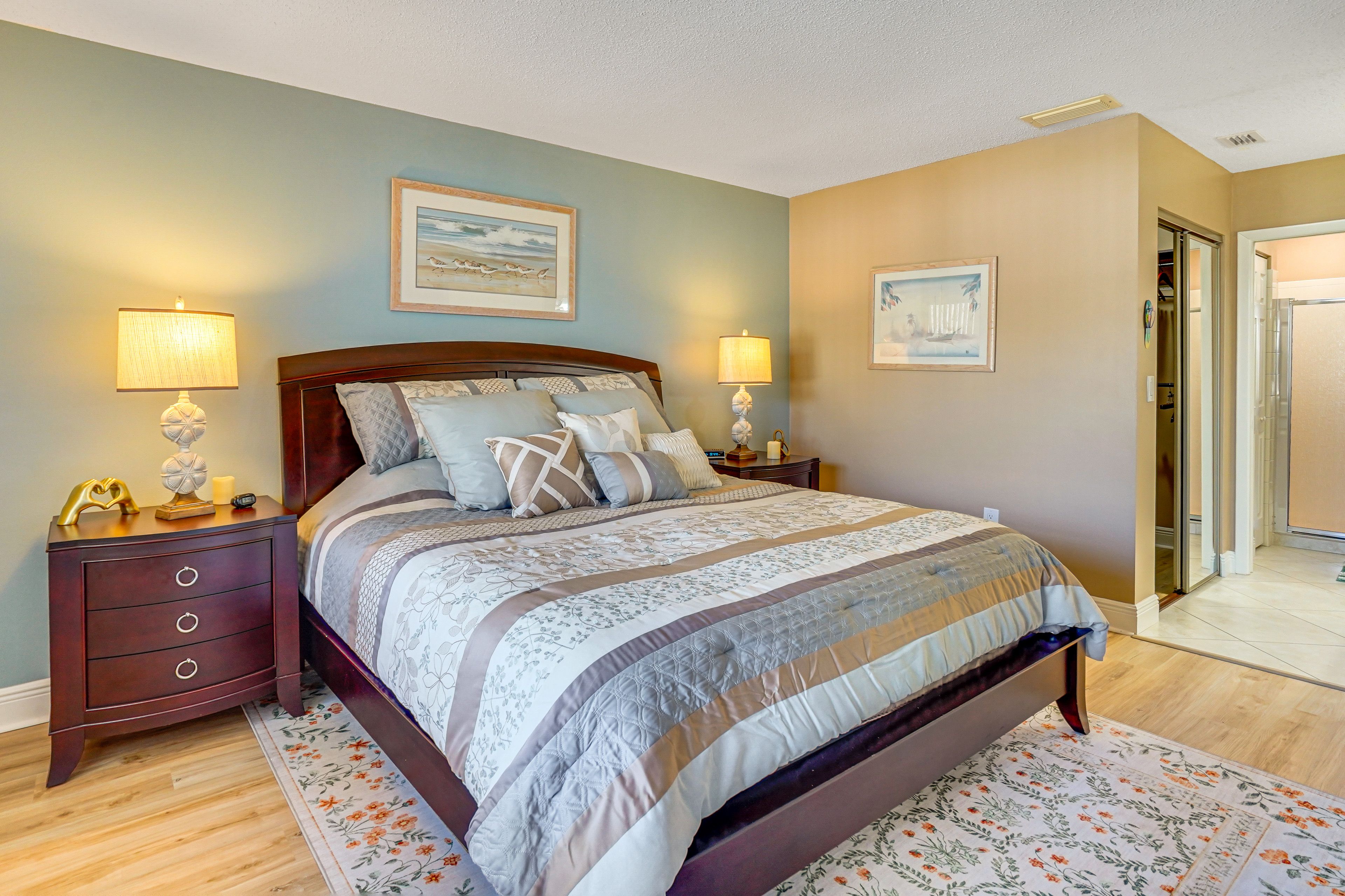 Bedroom 1 | King Bed