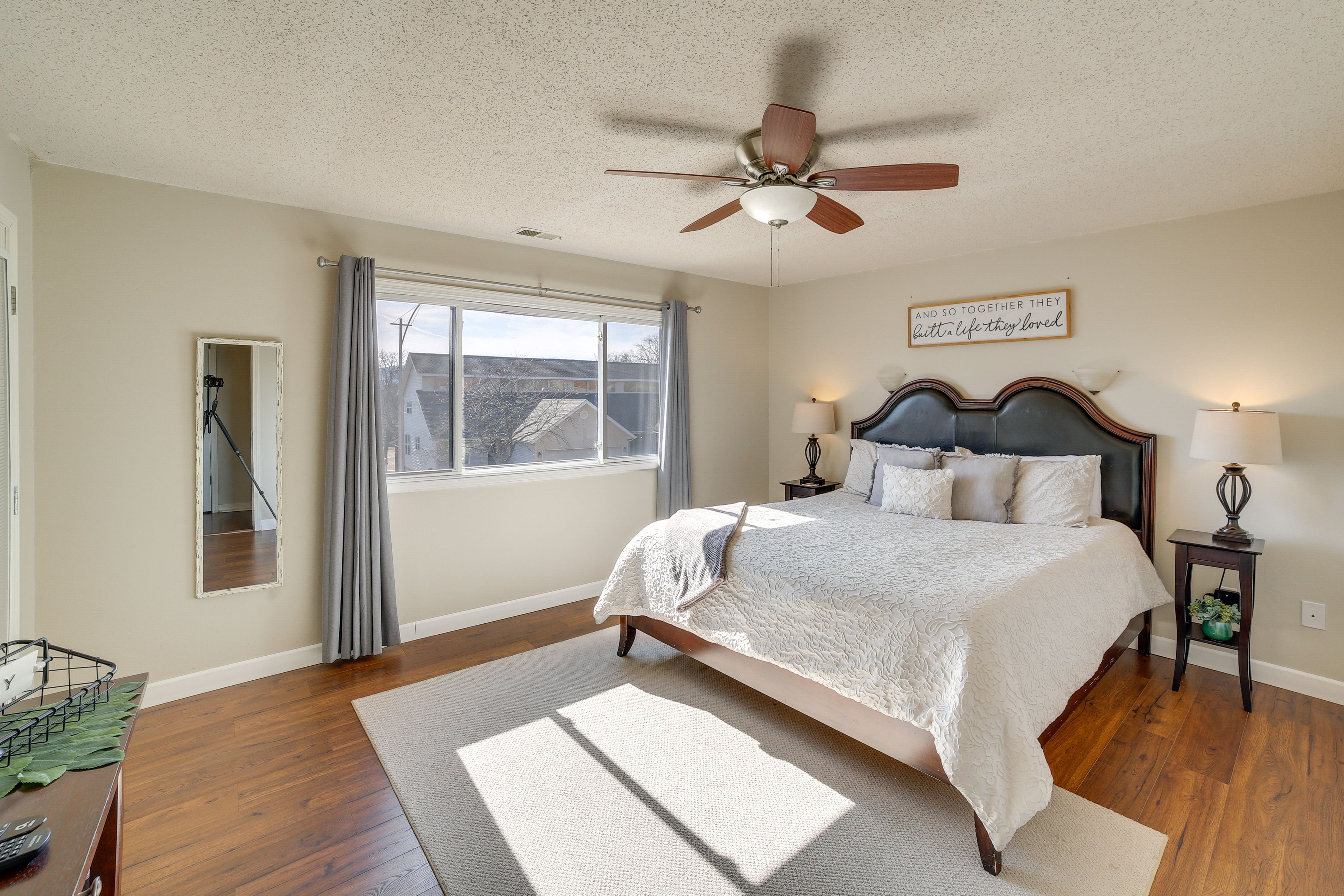 Bedroom 1 | King Bed