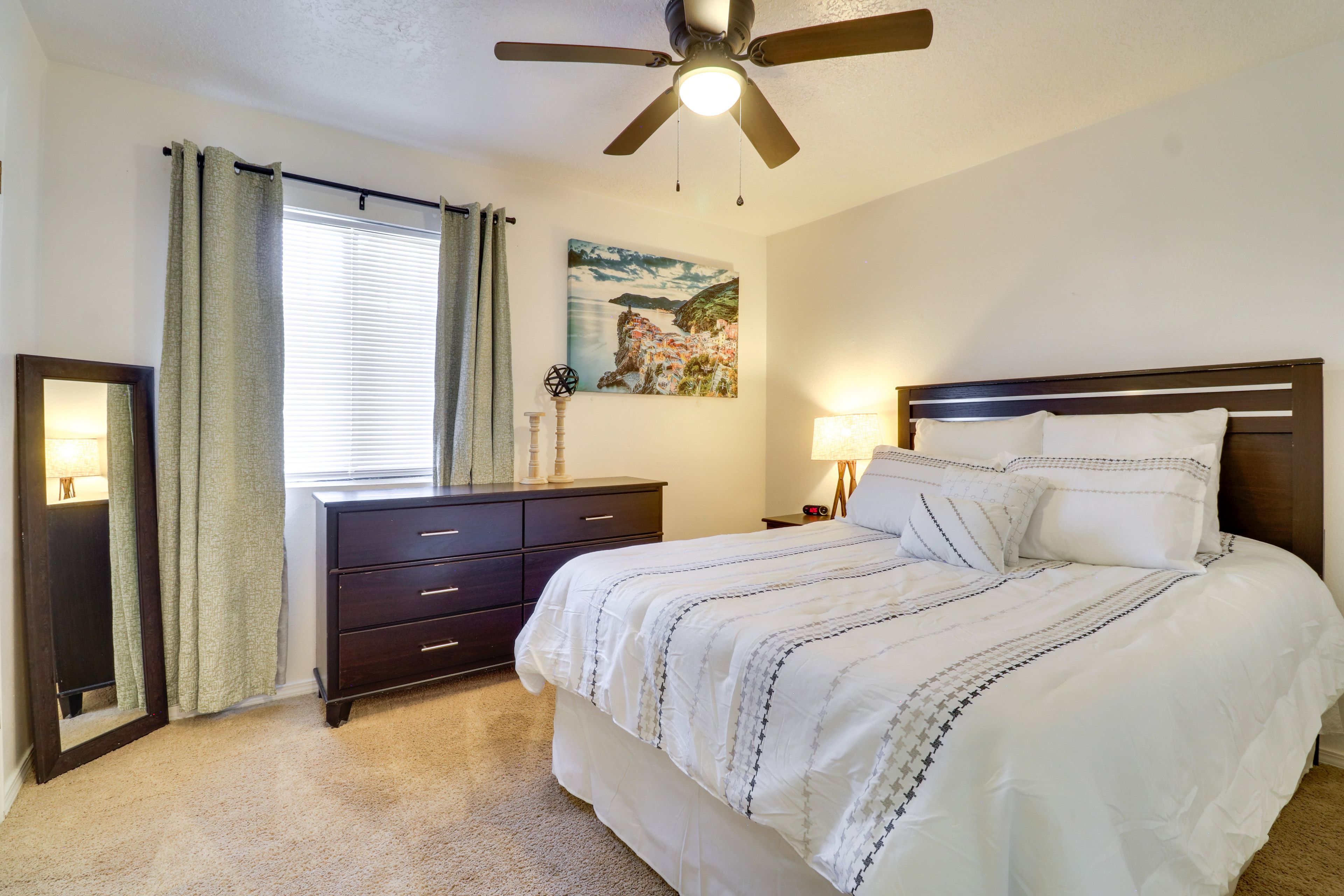 Bedroom 1 | Queen Bed