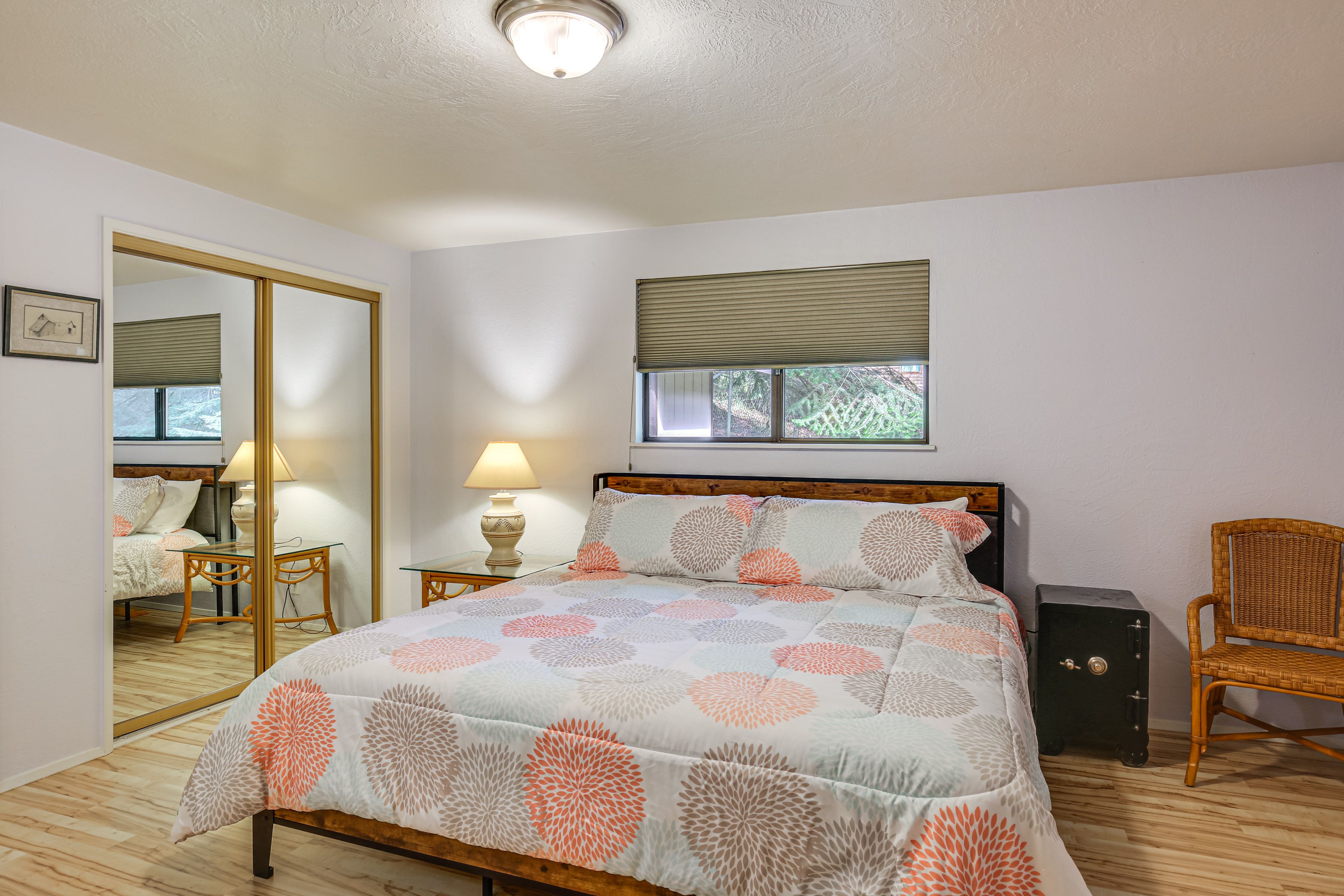 Bedroom 1 | Queen Bed