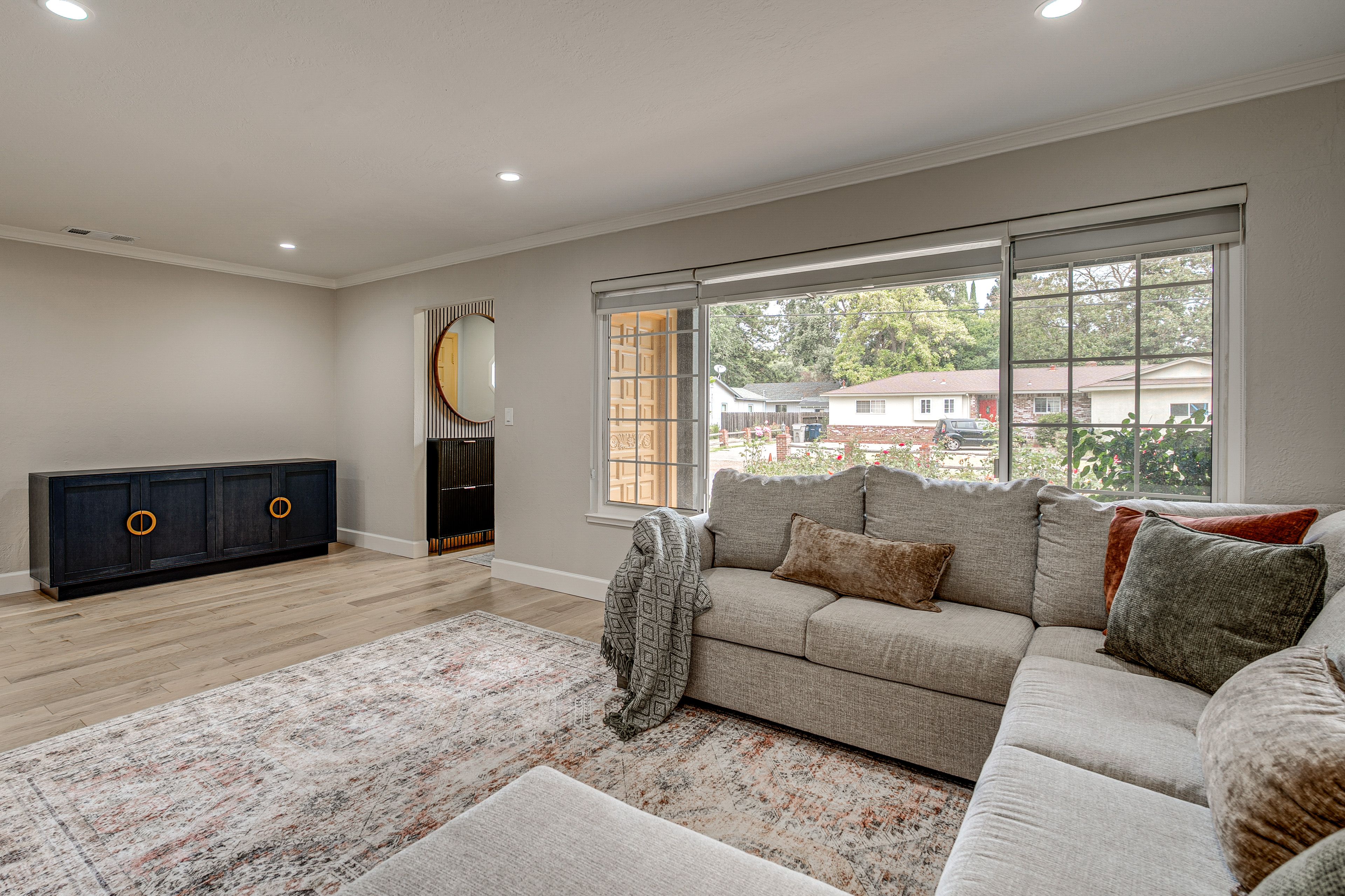 Sitting Room | Entryway