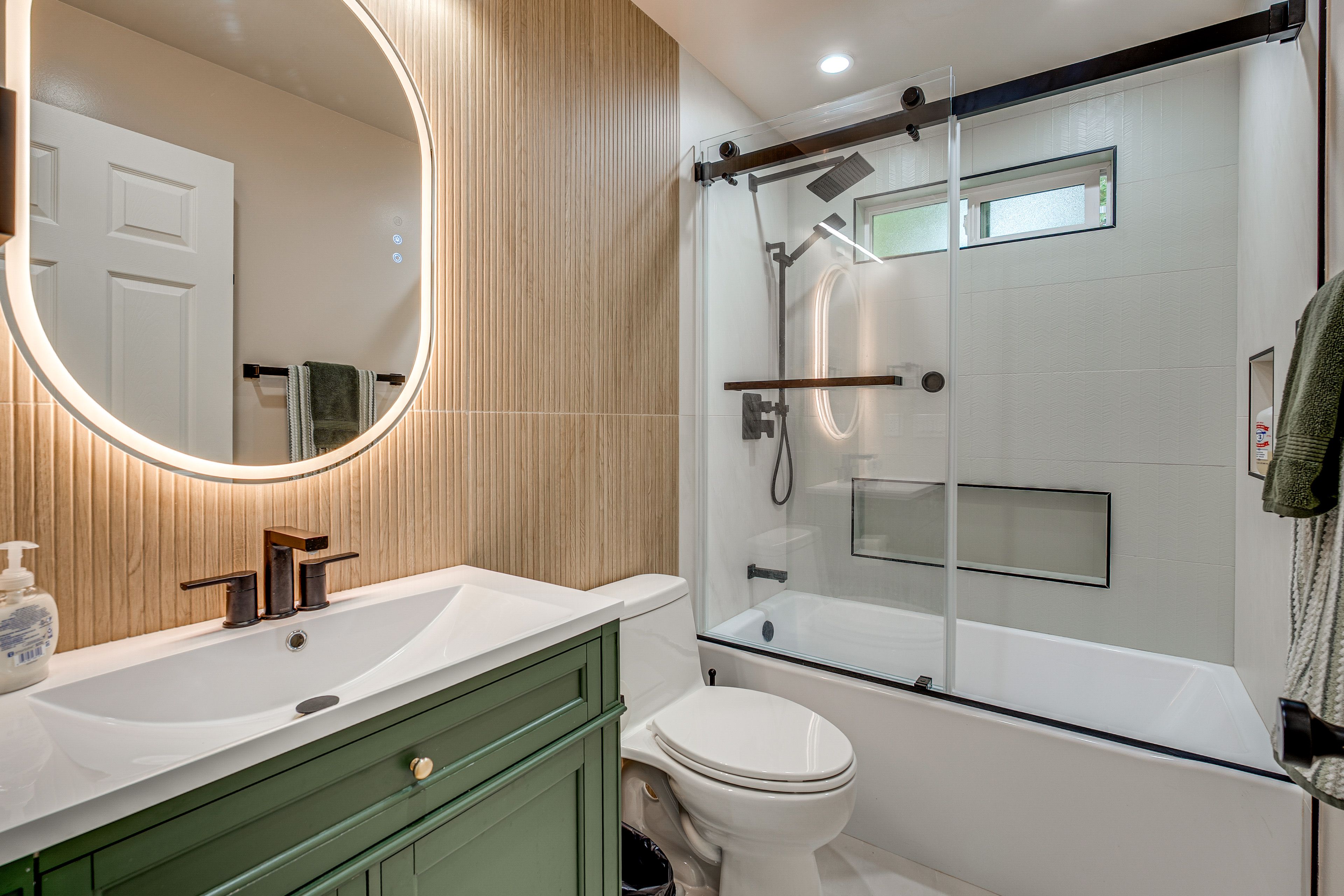 Full Bathroom | Towels & Linens Provided