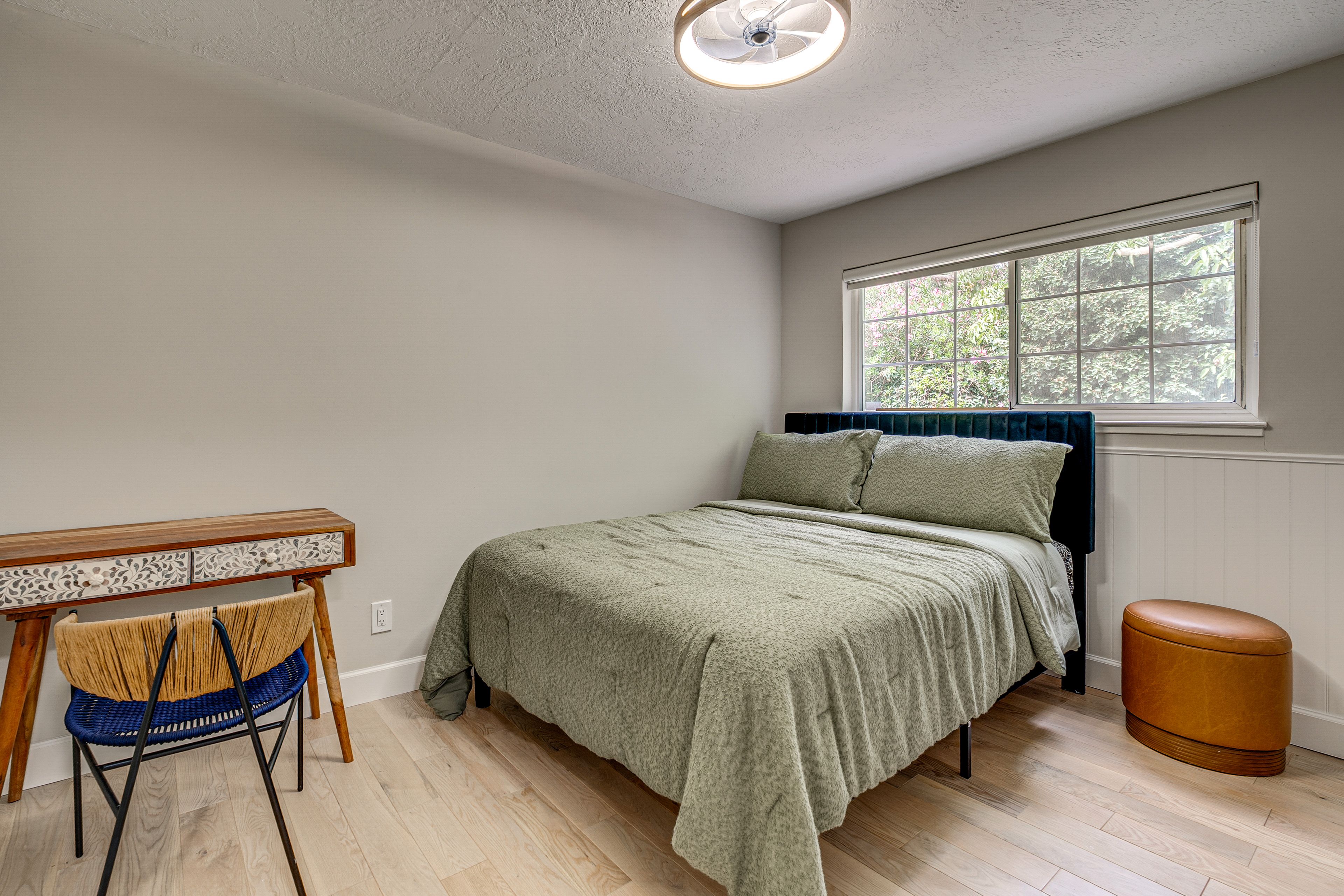 Bedroom 2 | Queen Bed