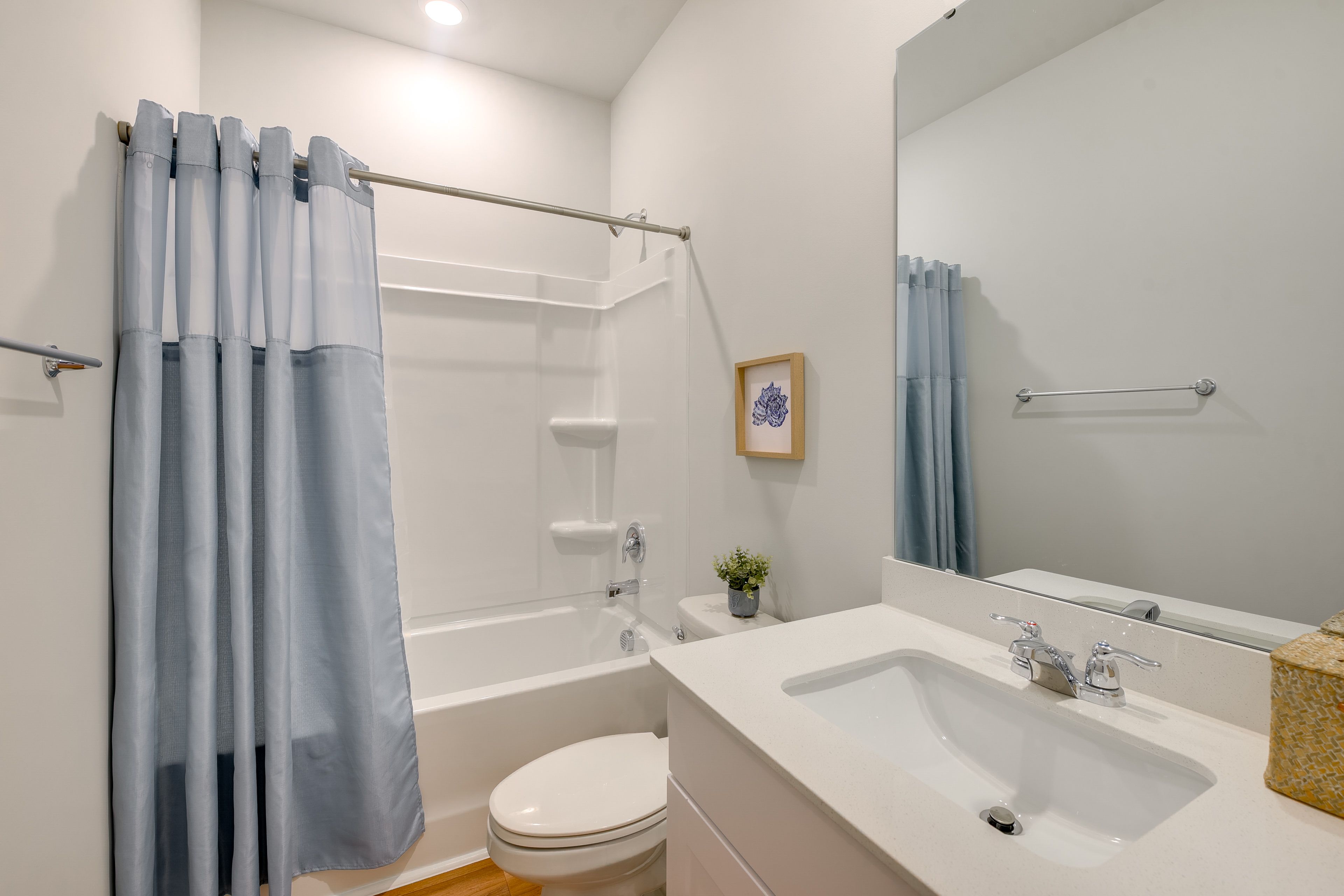 Hallway Full Bathroom | 1st Floor