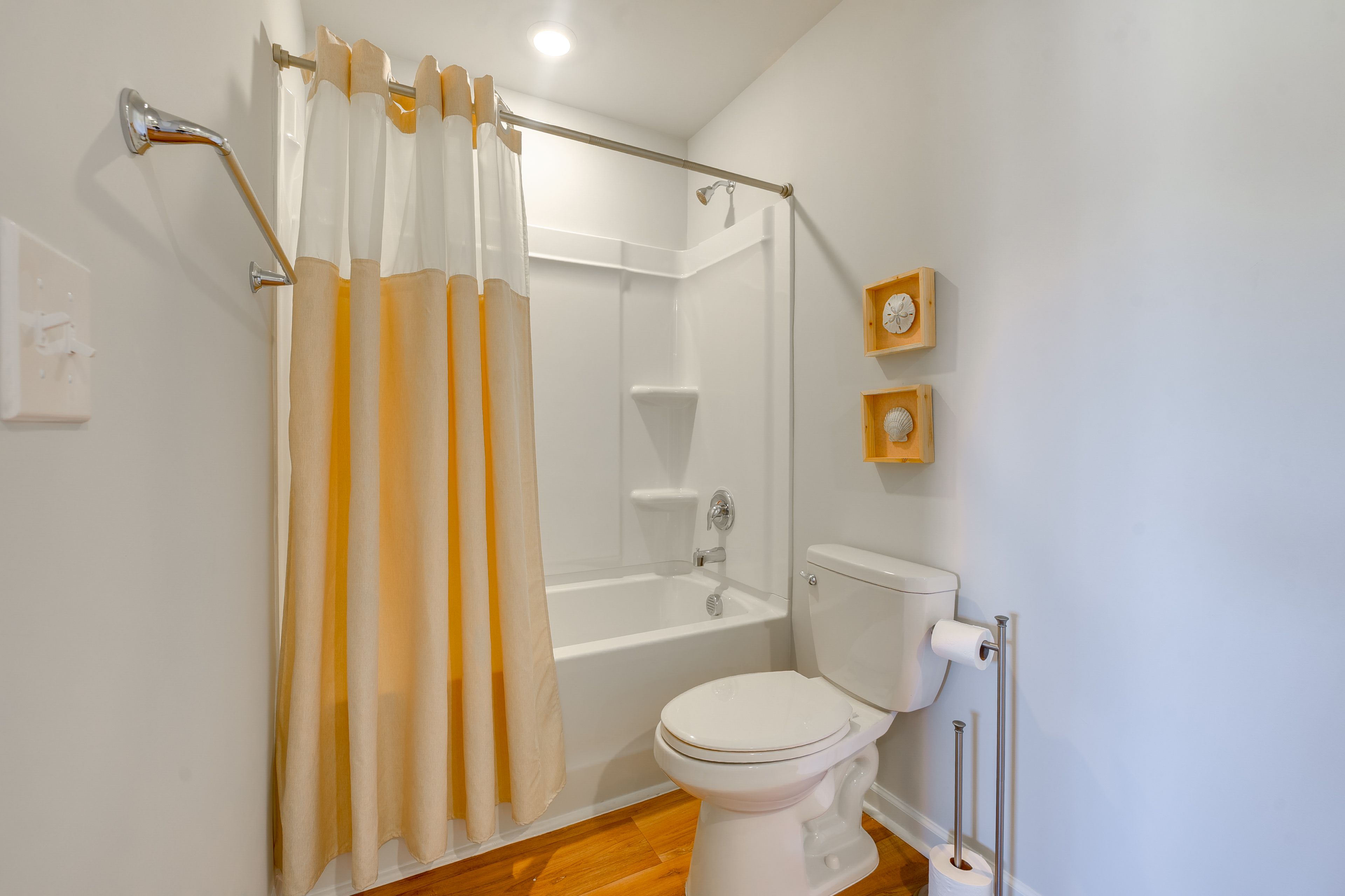 Full Bathroom | 2nd Floor