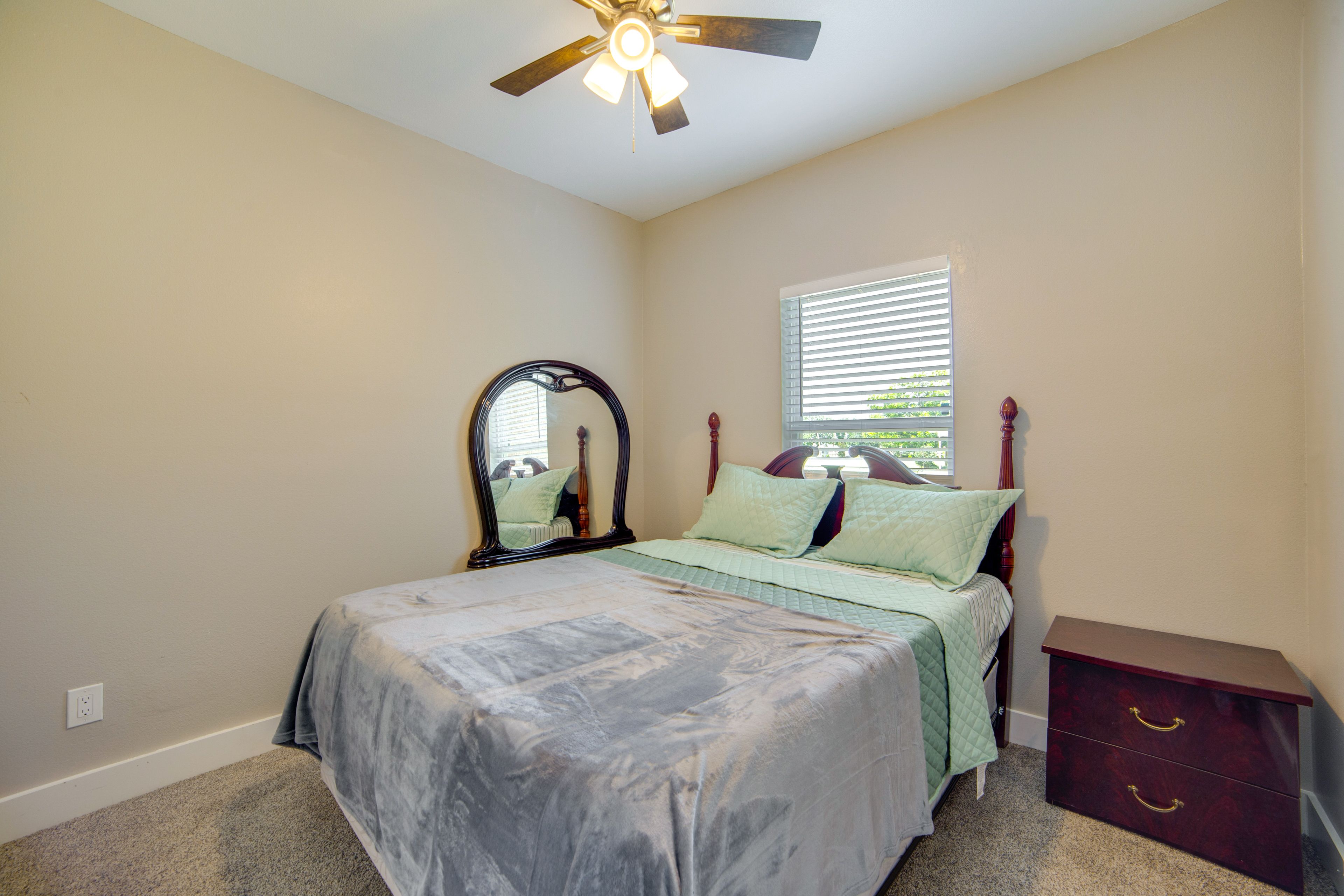 Bedroom 3 | Queen Bed