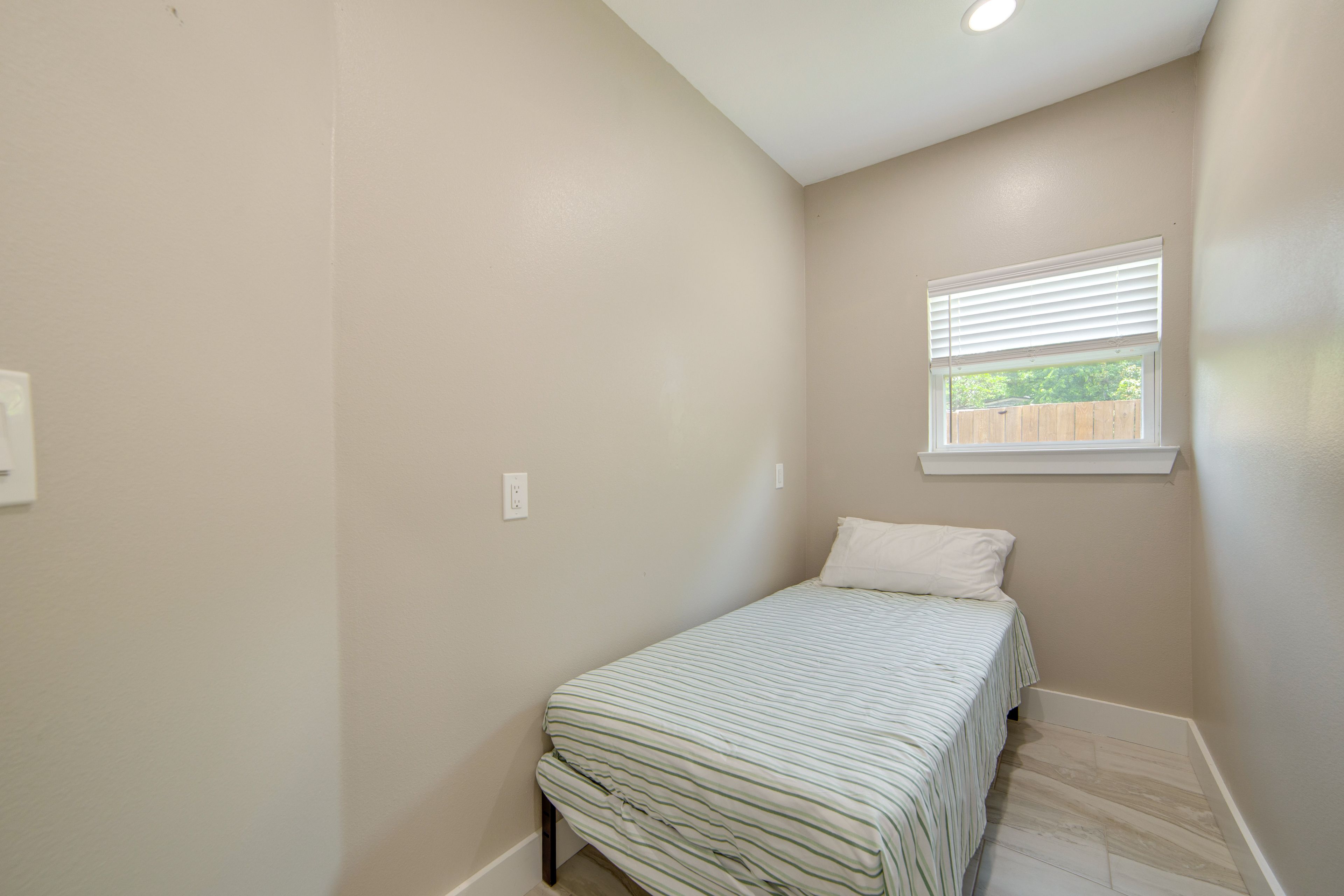 Bedroom 5 | Twin Bed