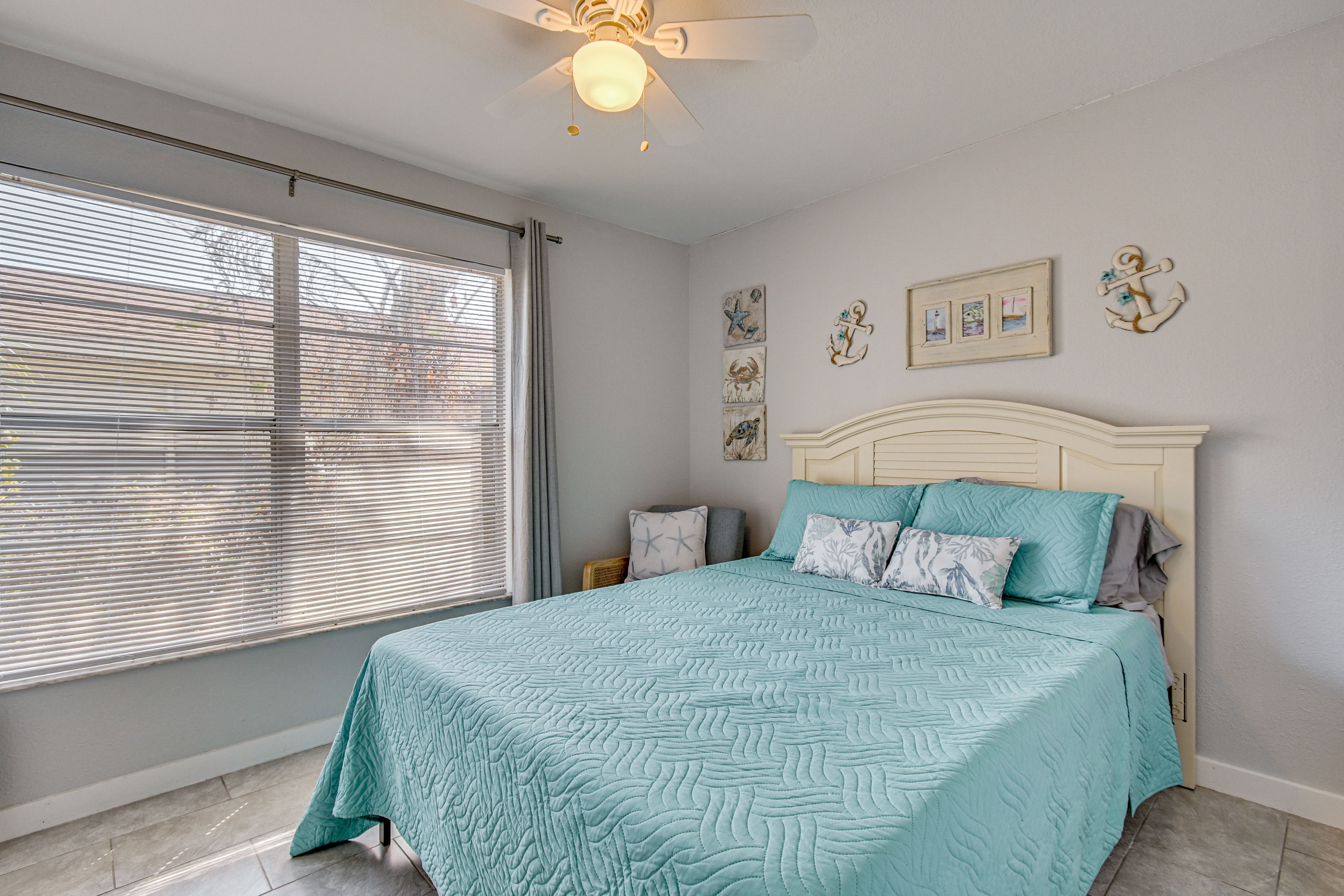 Bedroom 2 | Queen Bed