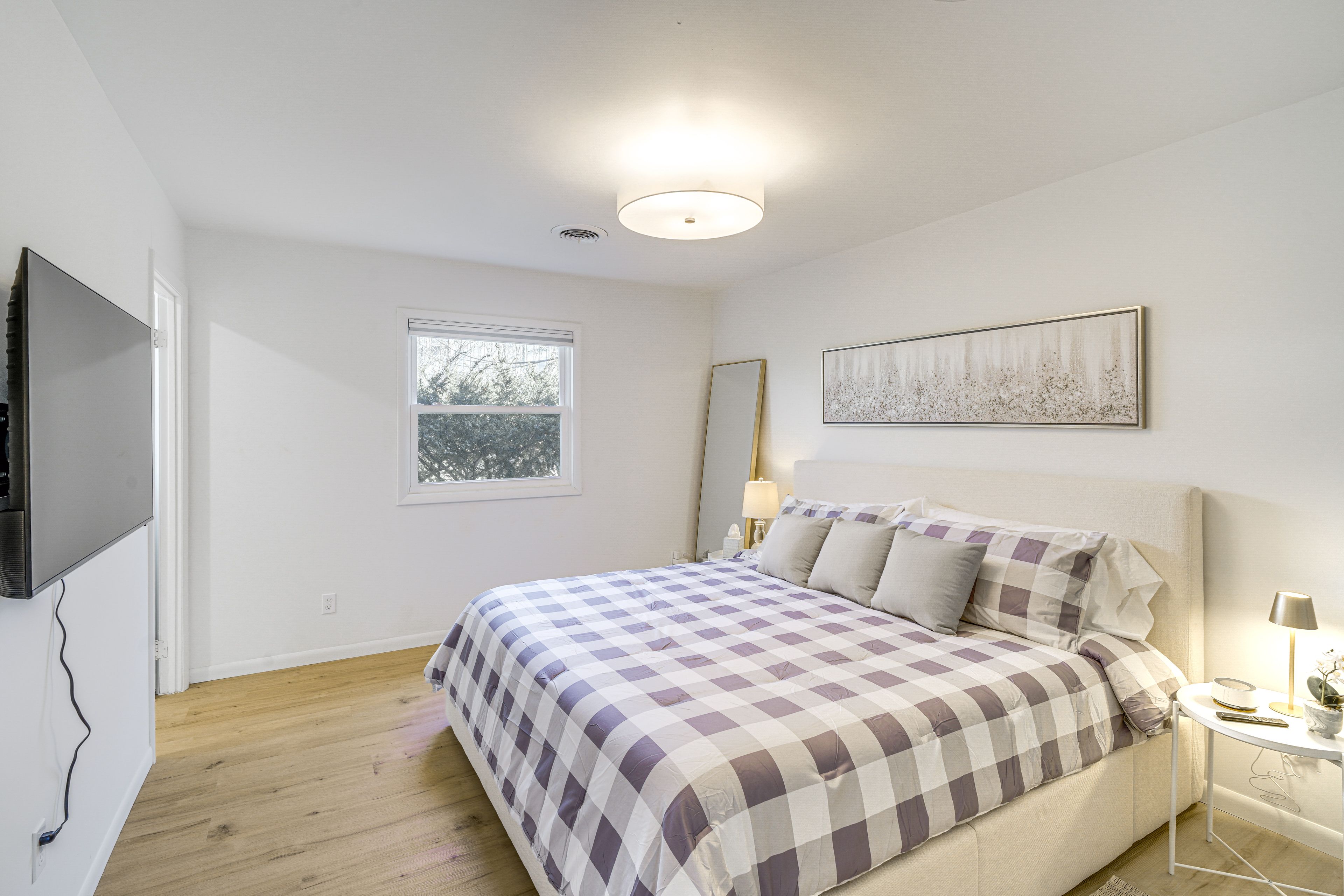 Bedroom 1 | King Bed