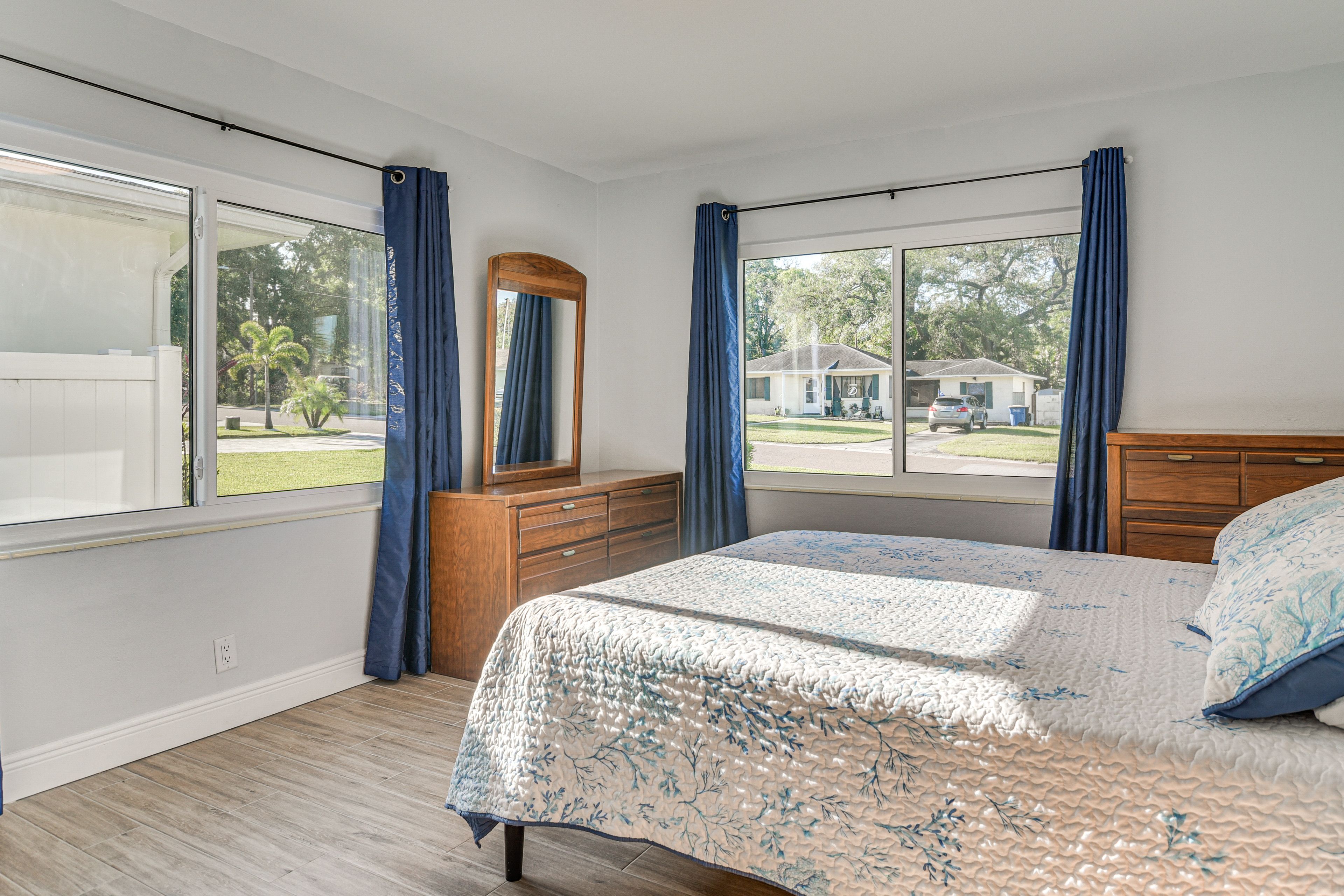 Bedroom 2 | Queen Bed