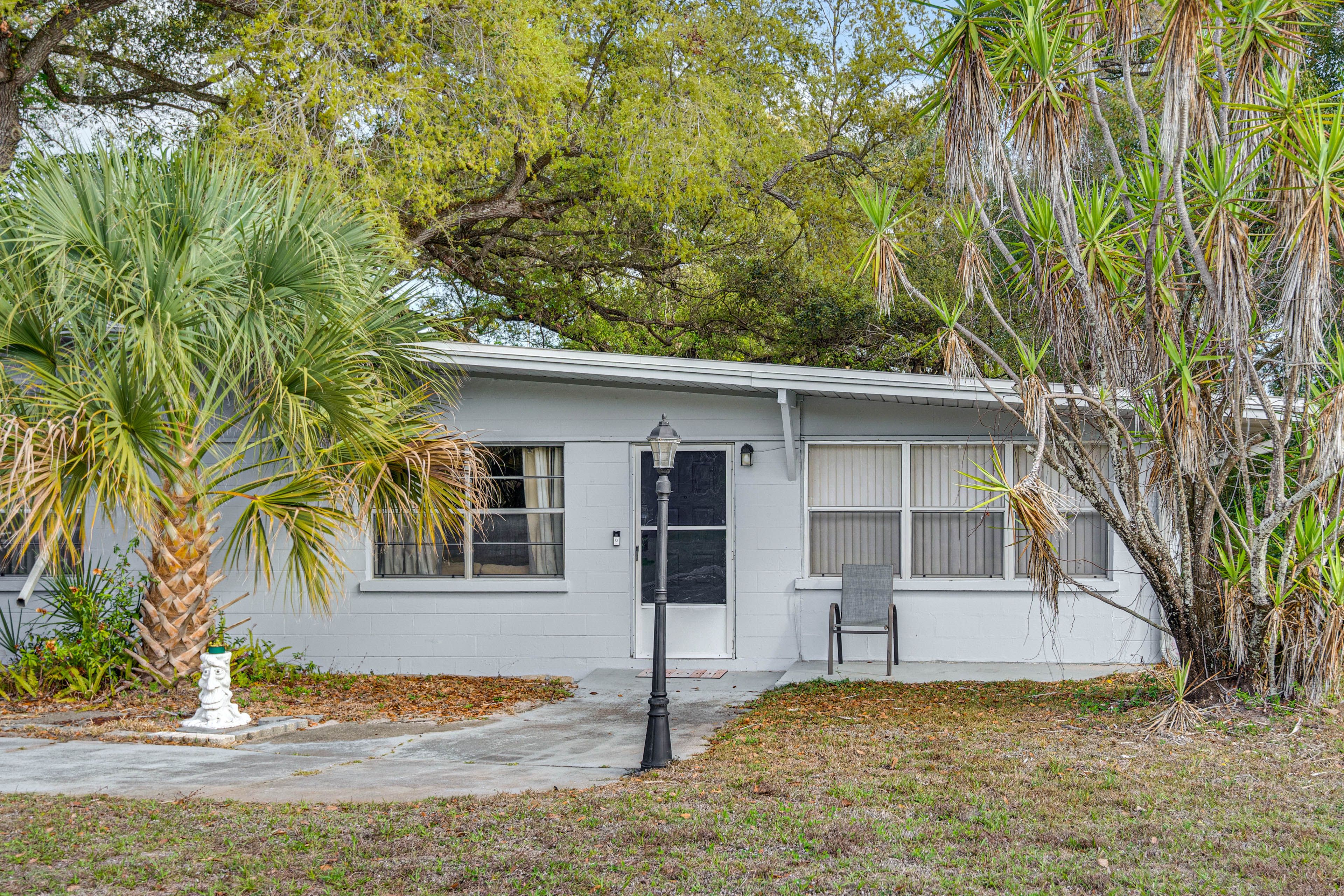 Property Exterior | Driveway (3 Vehicles)