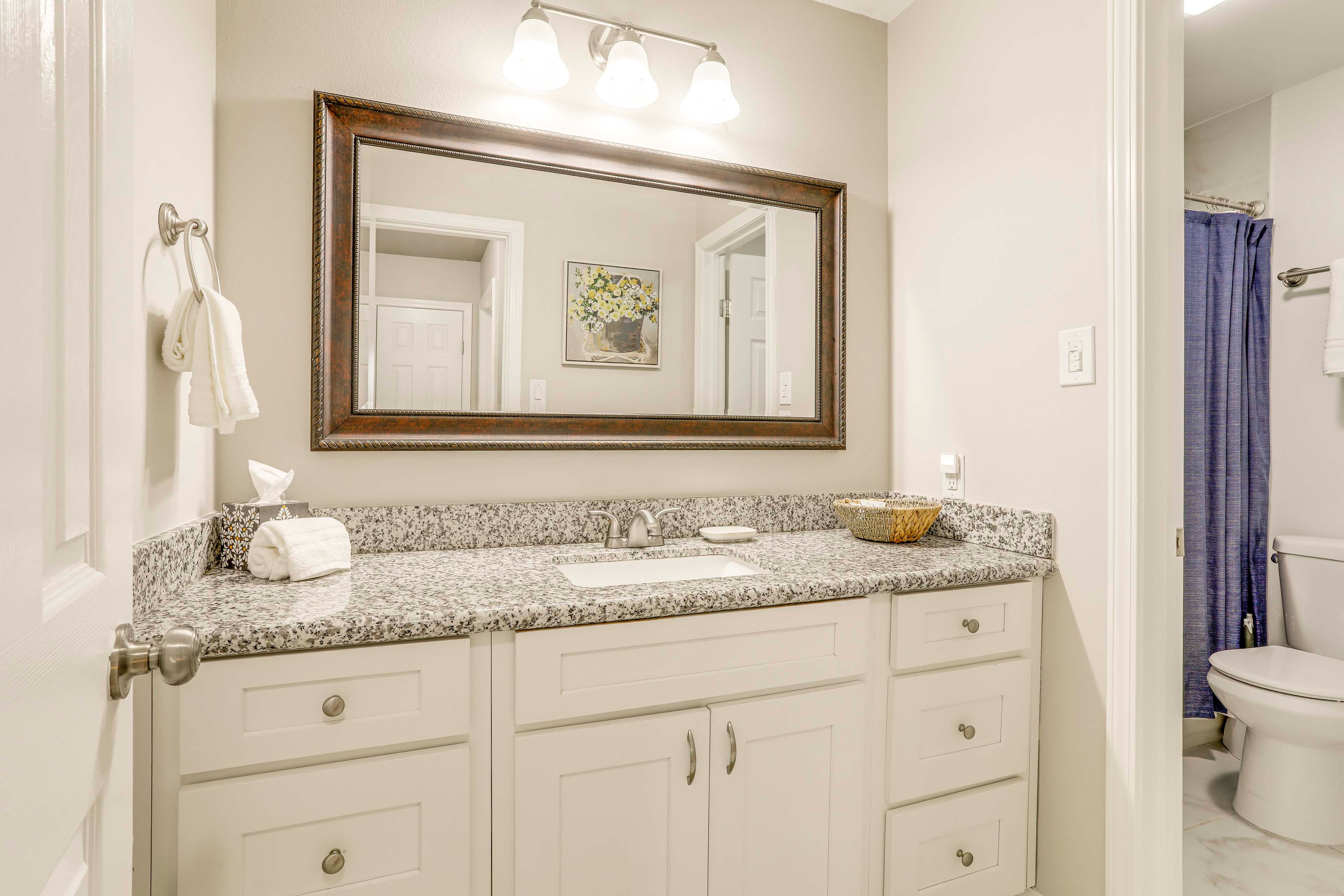 Full Bathroom | Towels & Linens Provided